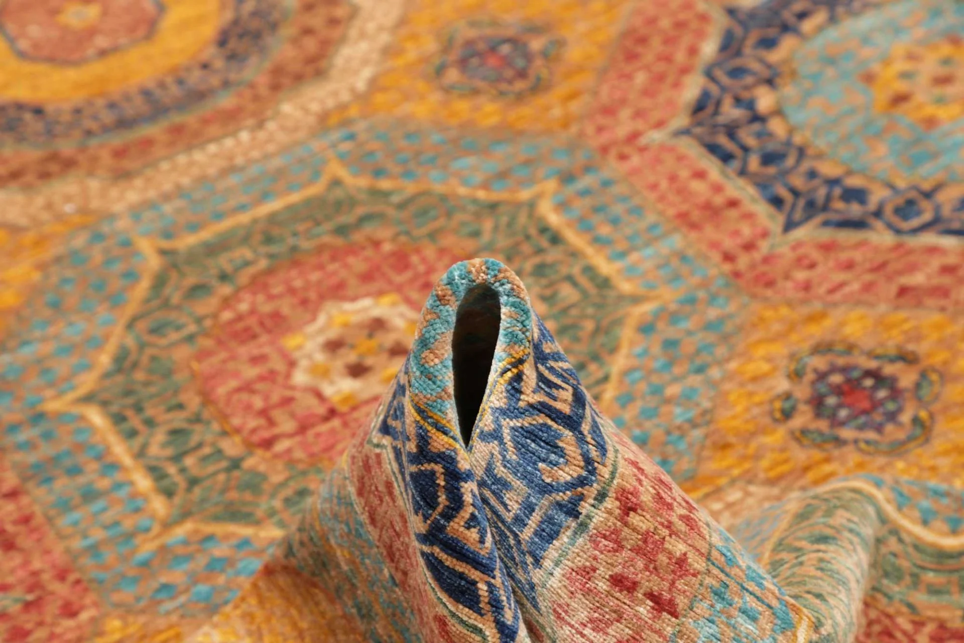 Hand-Knotted Wool Mamluk Pakistani Rug, 150 × 199 cm