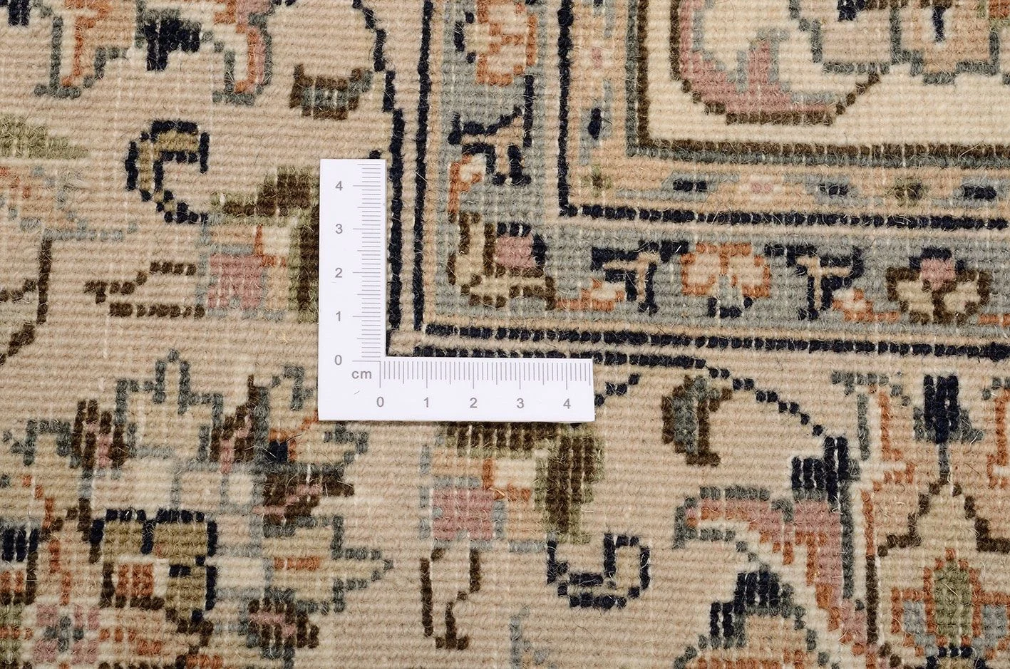Isfahan Indian Rug — hand-knotted, 119 × 182 cm, Wool