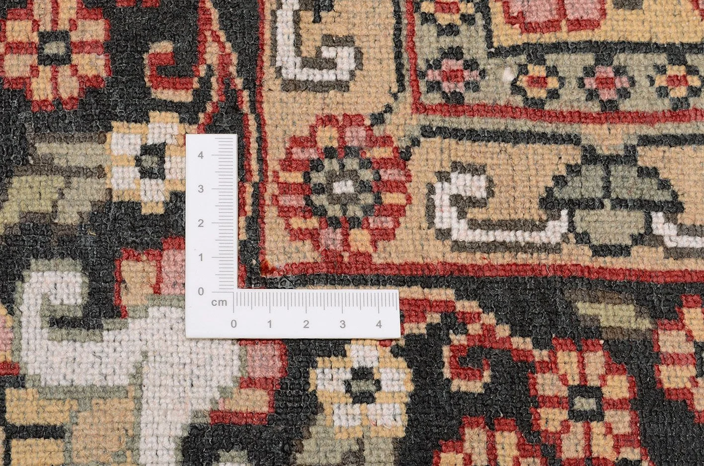 Indian Rug 246 × 311 cm, hand-knotted