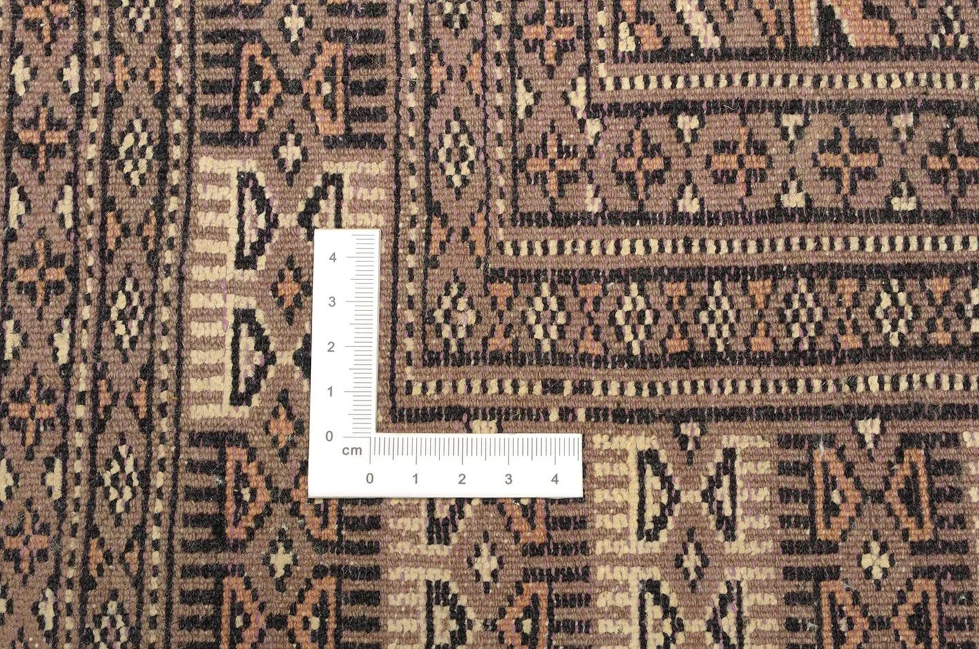 Hand-Knotted Wool Pakistani Rug, 126 × 170 cm