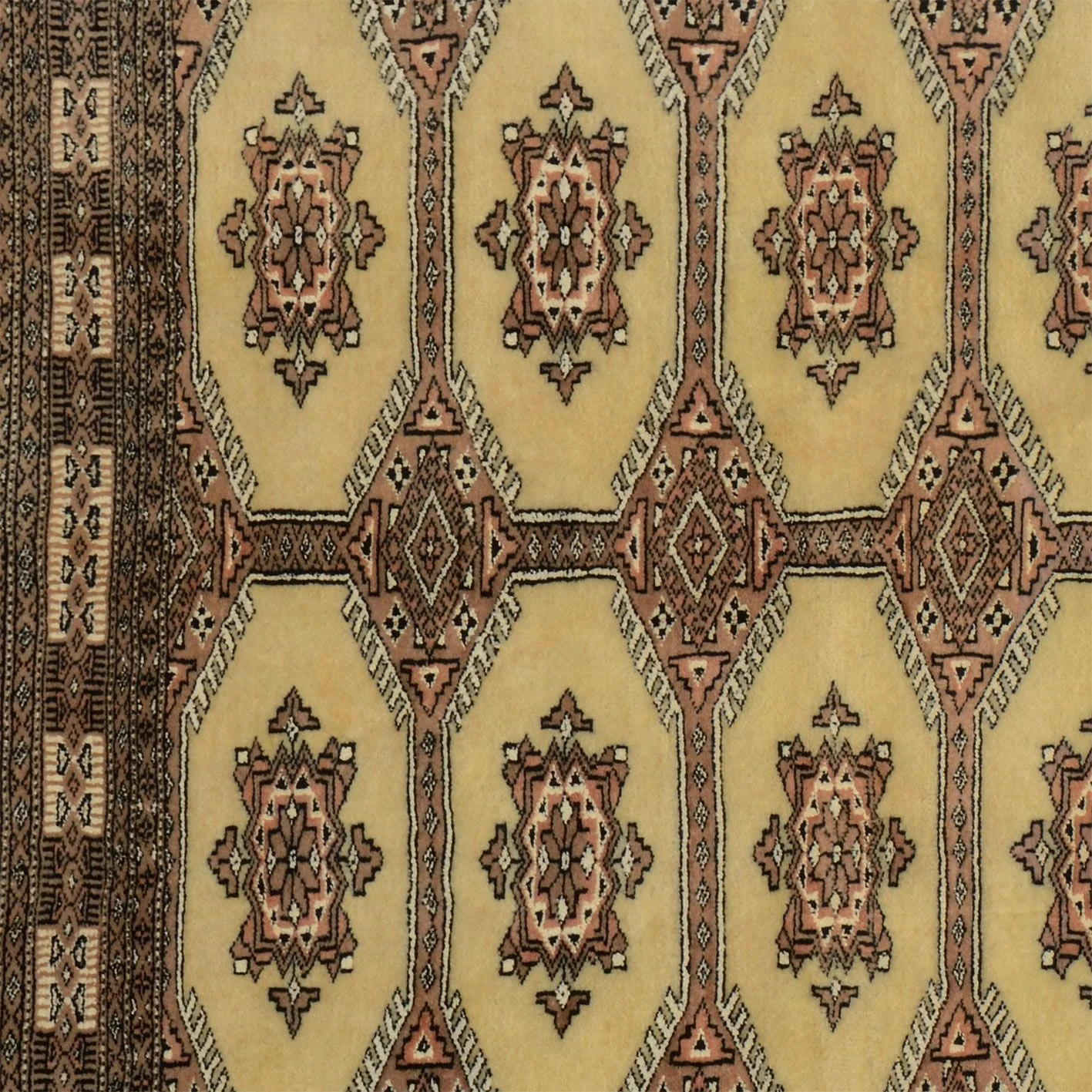 Hand-Knotted Wool Pakistani Rug, 126 × 170 cm