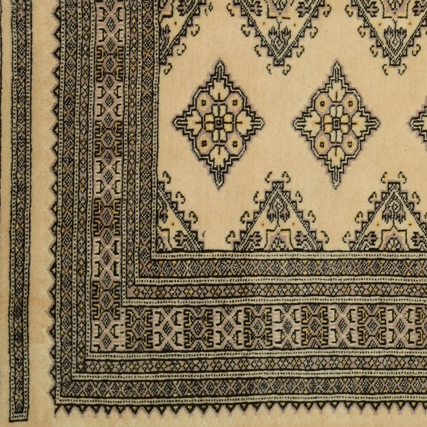 Hand-Knotted Wool Pakistani Rug, 136 × 225 cm