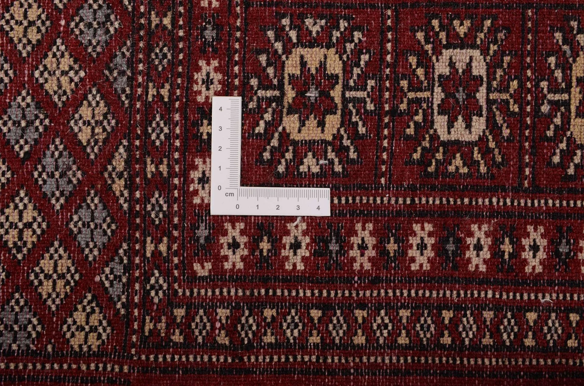 Hand-Knotted Wool Pakistani Rug, 121 × 180 cm