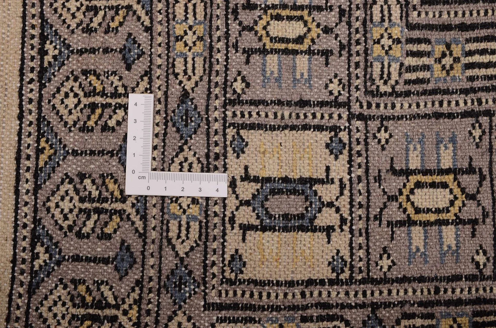 Pakistani Rug — hand-knotted, 118 × 190 cm, Wool