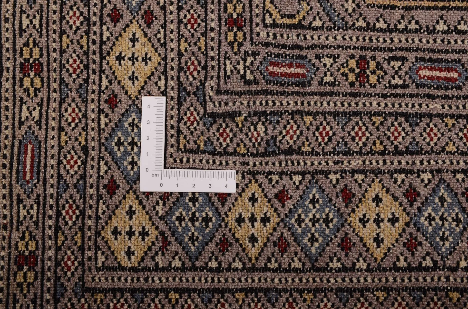 Pakistani Rug — hand-knotted, 121 × 187 cm, Wool