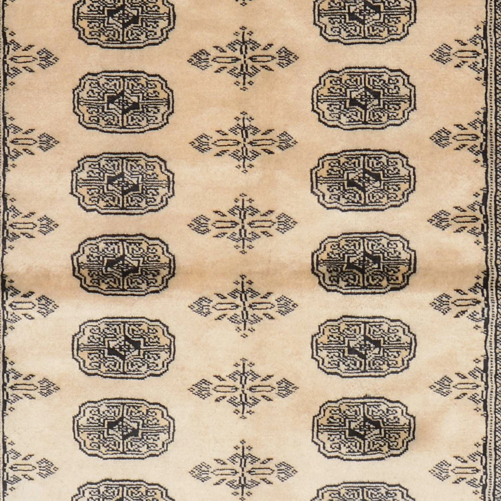 Pakistani Rug — hand-knotted, 125 × 180 cm, Wool