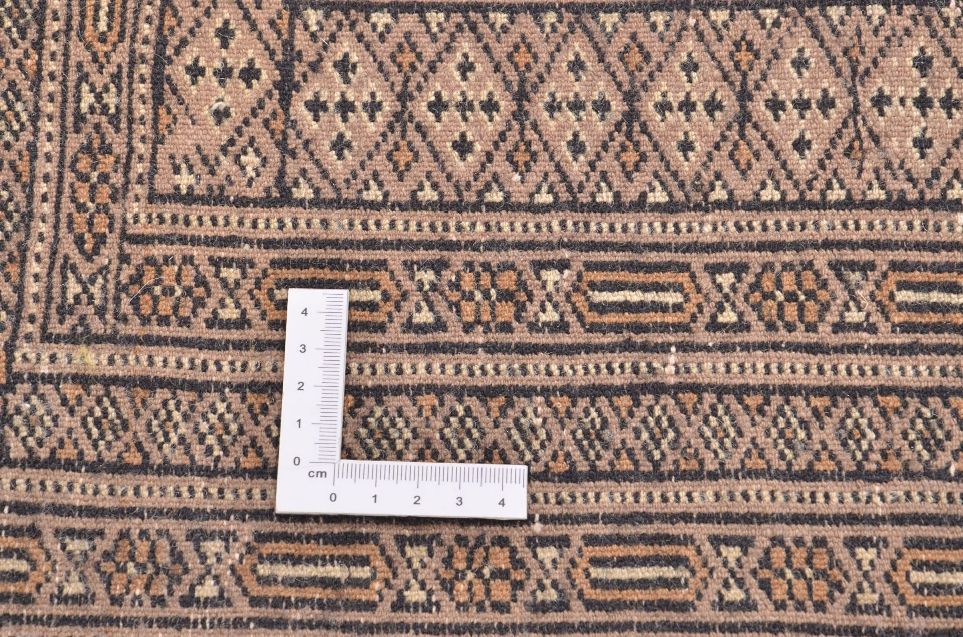 Hand-Knotted Wool Pakistani Rug, 128 × 179 cm