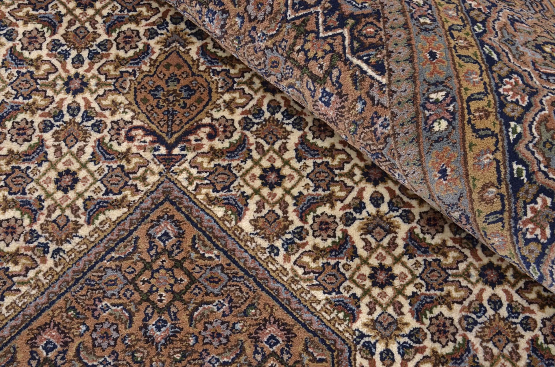 Tabriz Indian Rug 168 × 240 cm, Wool, hand-knotted