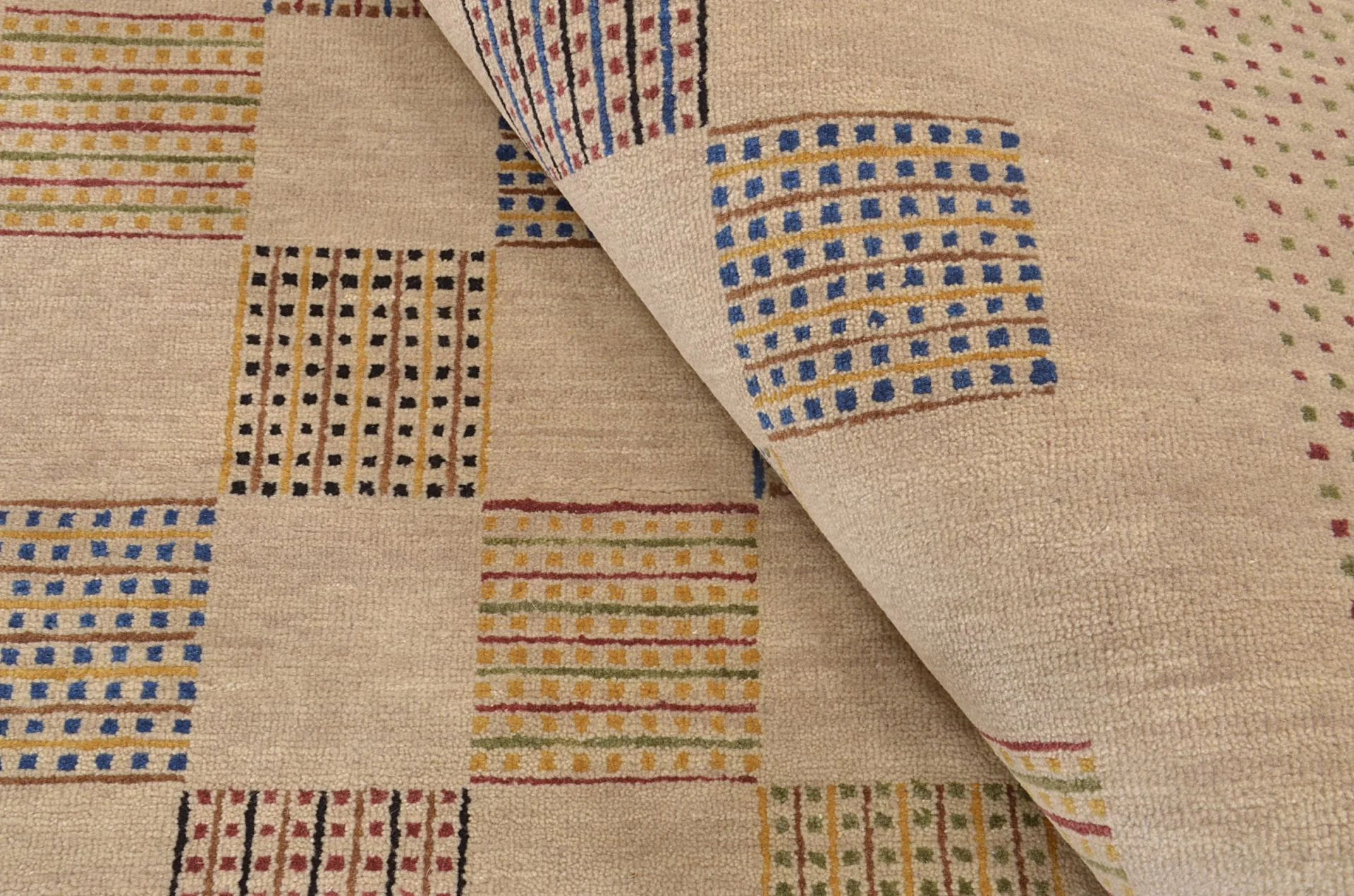 Hand-Knotted Wool Loribaft Indian Rug, 140 × 207 cm