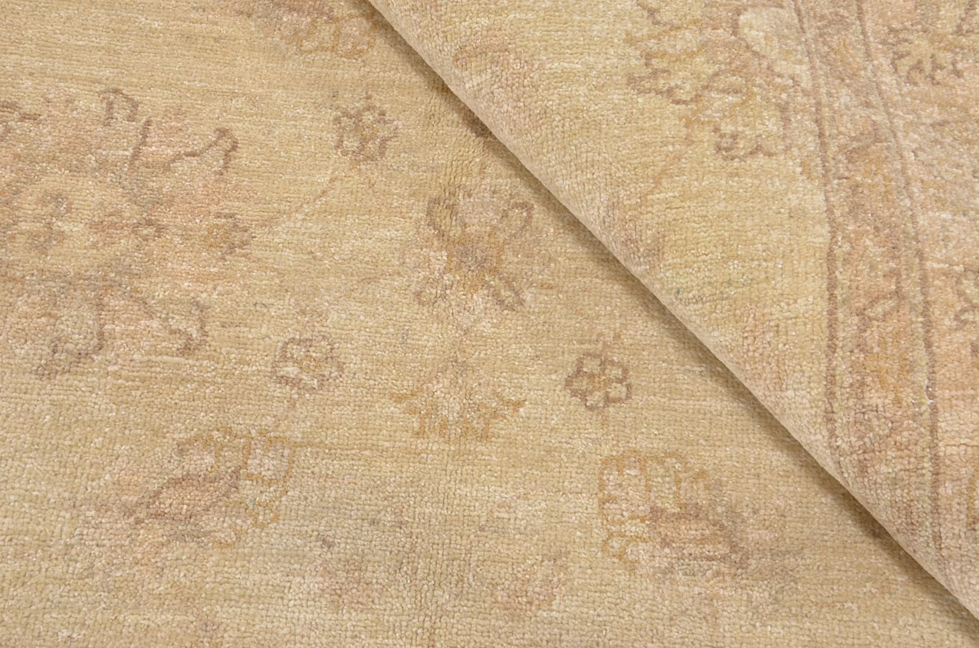 Hand-Knotted Wool Ziegler Pakistani Rug, 147 × 203 cm
