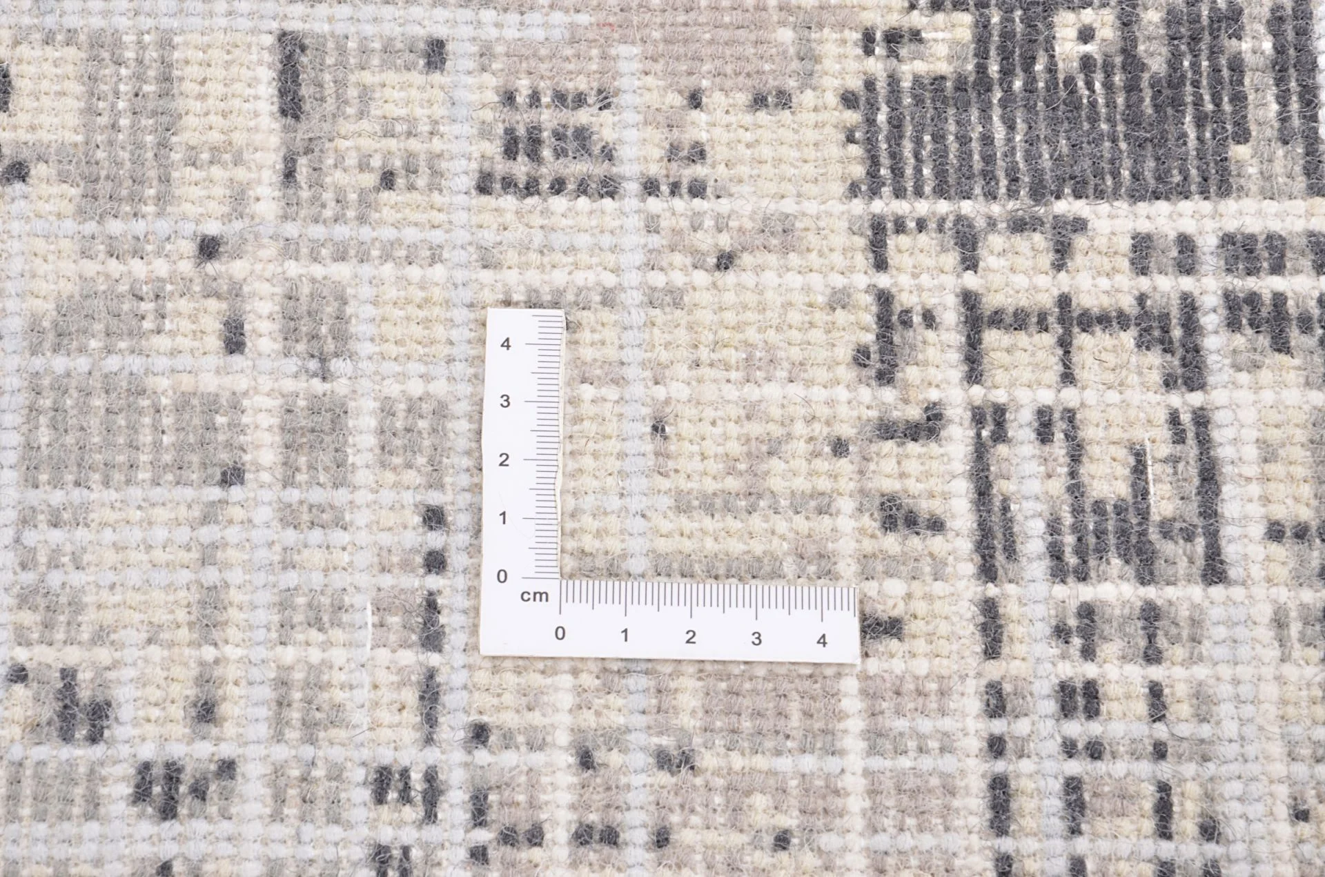 Indian Rug — hand-knotted, 120 × 187 cm, Wool