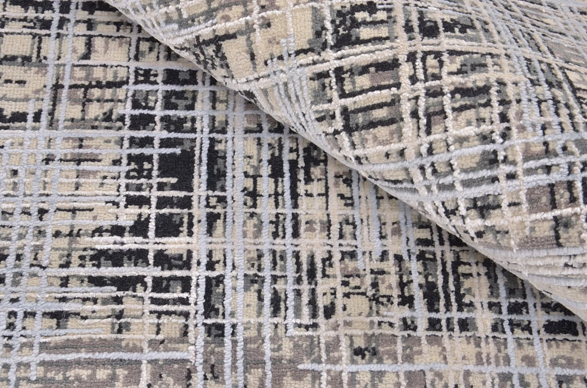 Indian Rug — hand-knotted, 120 × 187 cm, Wool