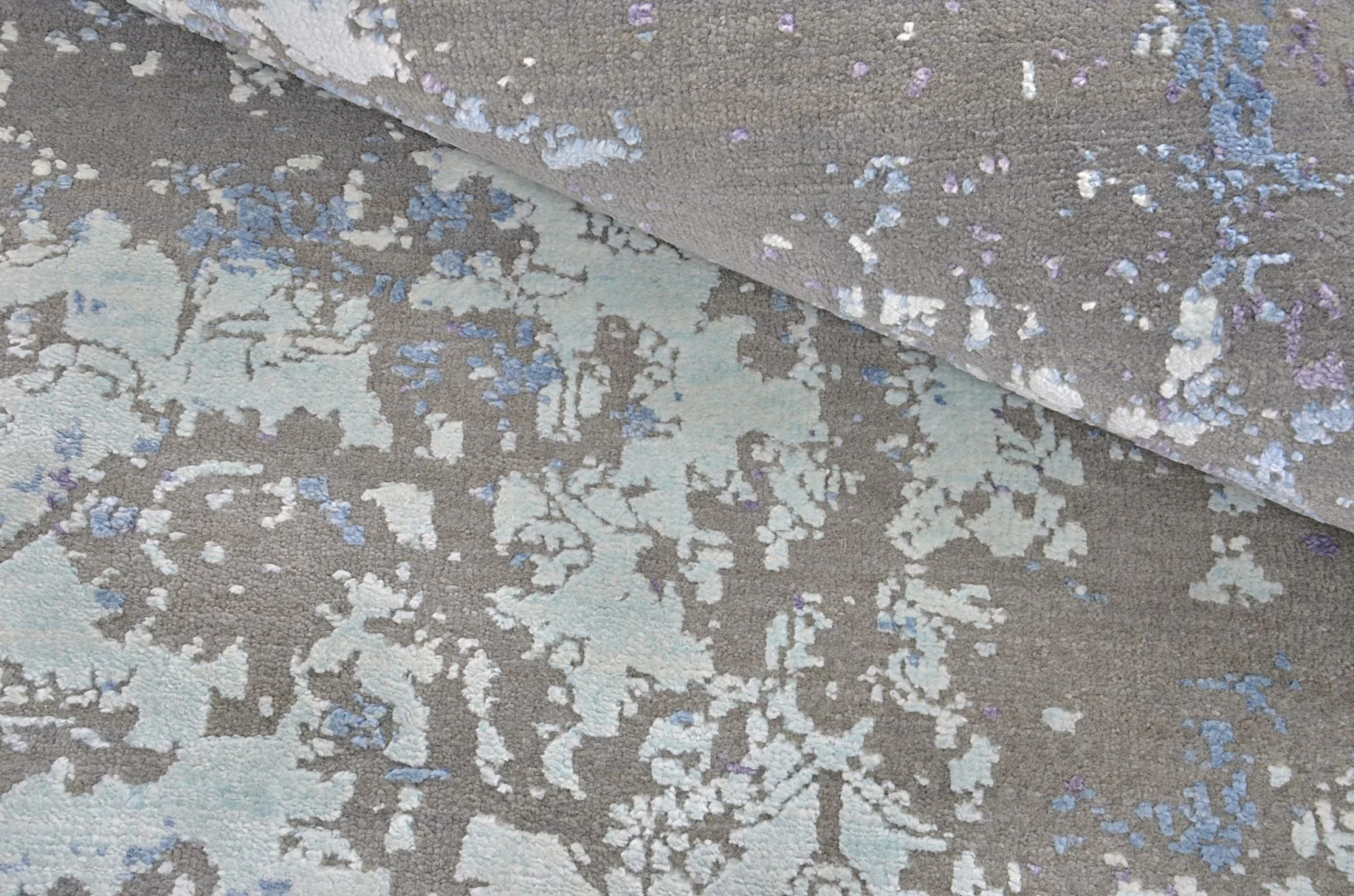 Indian Rug — hand-knotted, 147 × 204 cm, Wool