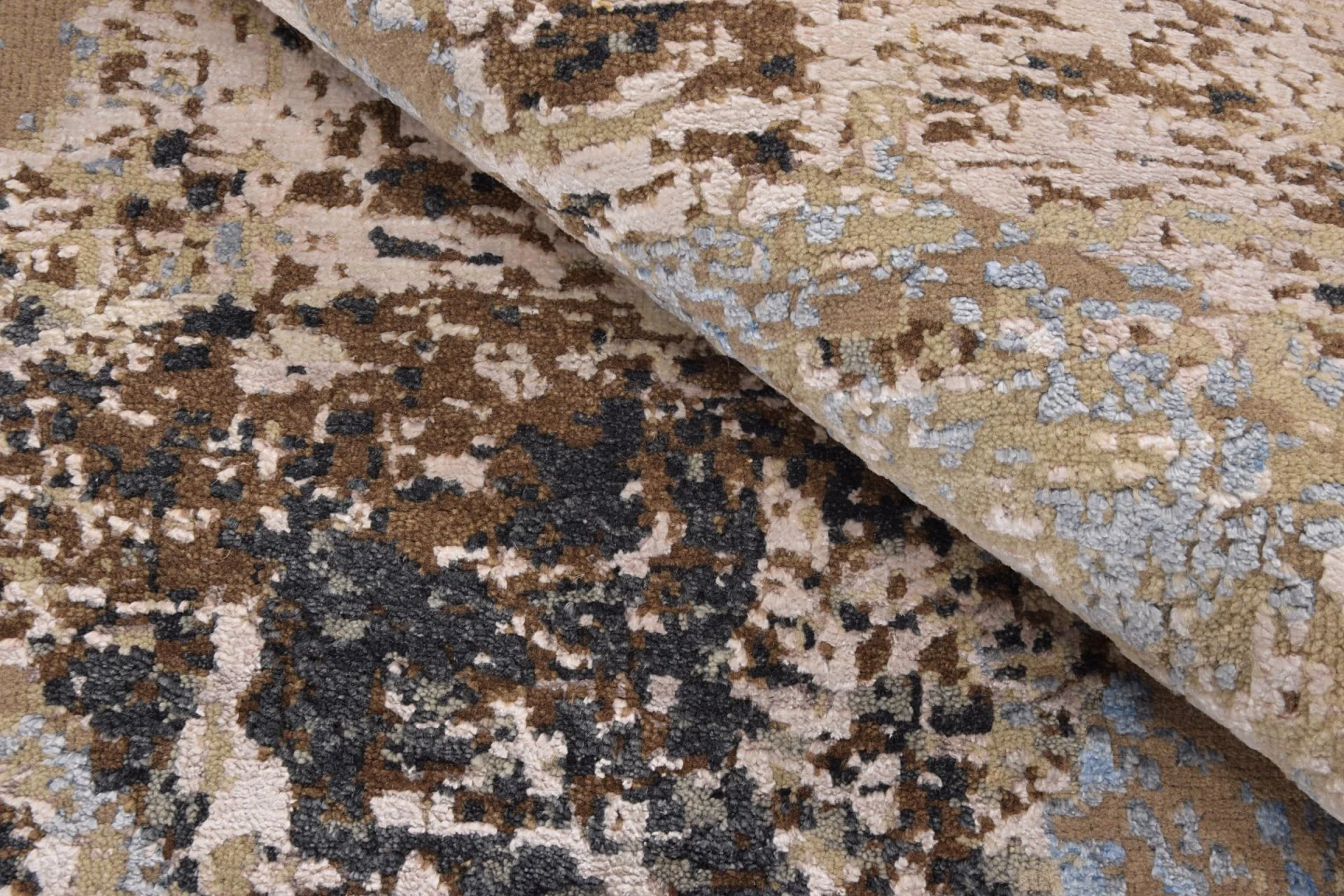 Hand-Knotted Silk Indian Rug, 120 × 186 cm