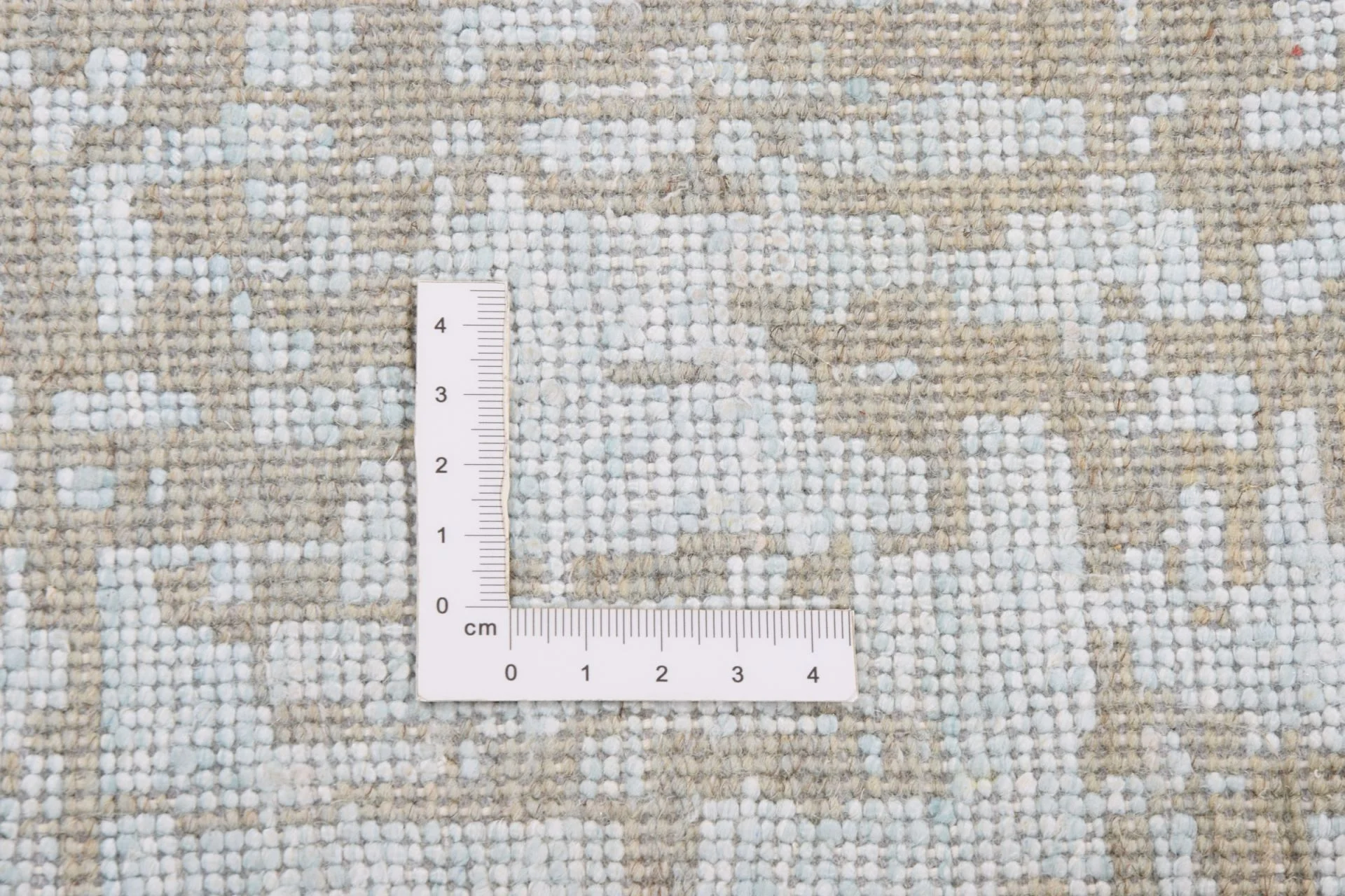 Indian Rug — hand-knotted, 132 × 188 cm