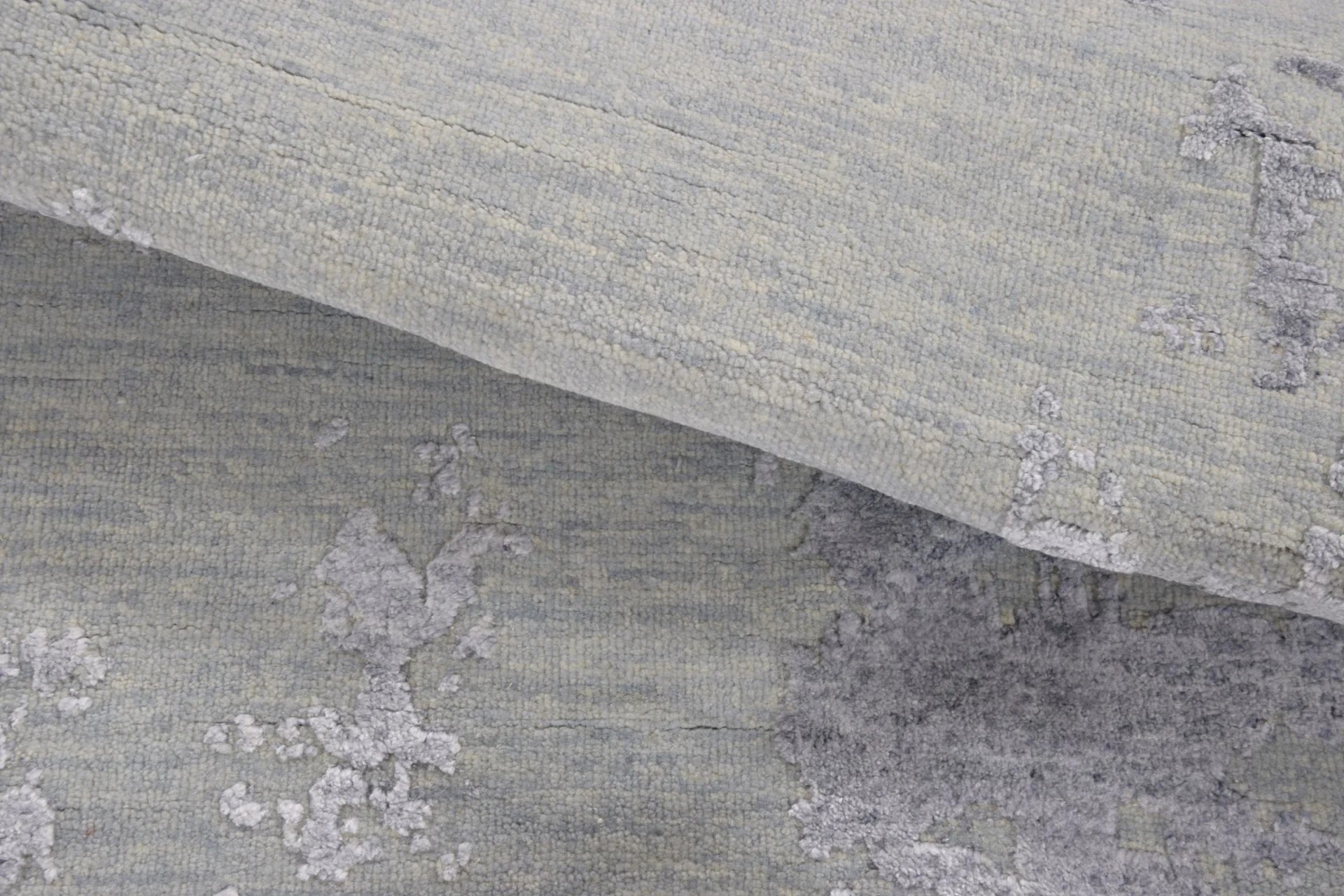 Hand-Knotted Silk Indian Rug, 123 × 195 cm
