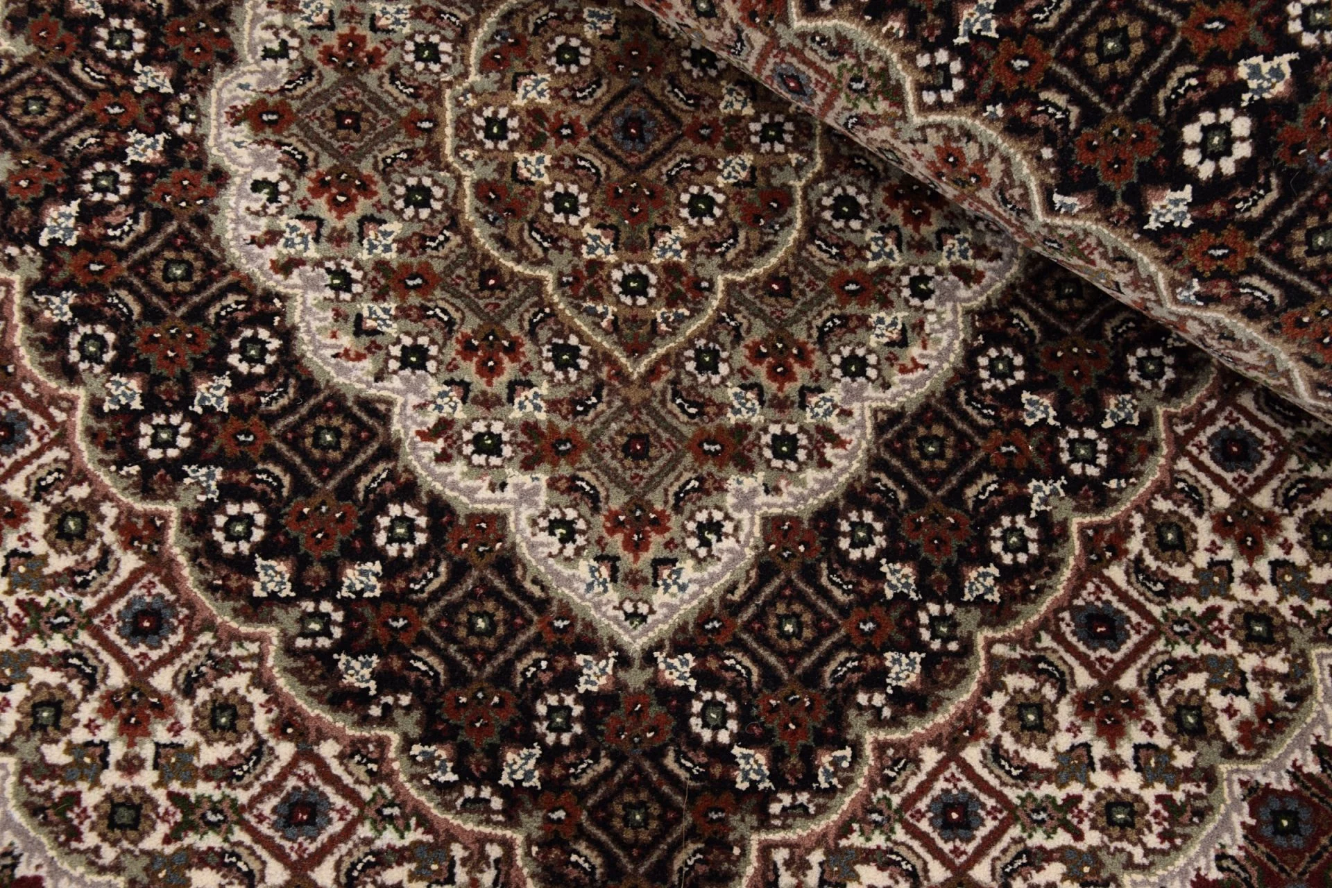 Tabriz Indian Rug — hand-knotted, 199 × 251 cm