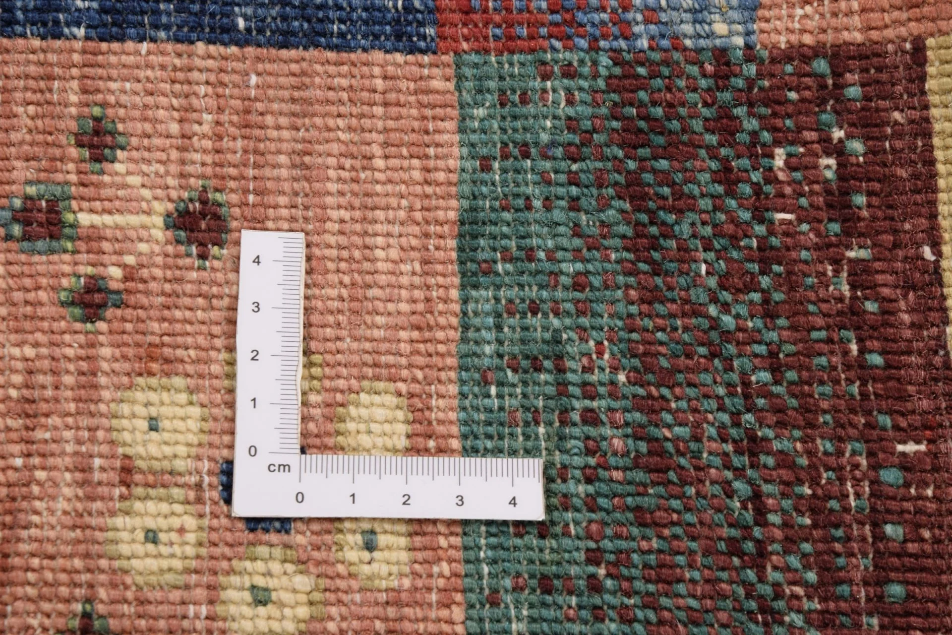 Hand-Knotted Wool Samarkand Pakistani Rug, 125 × 167 cm