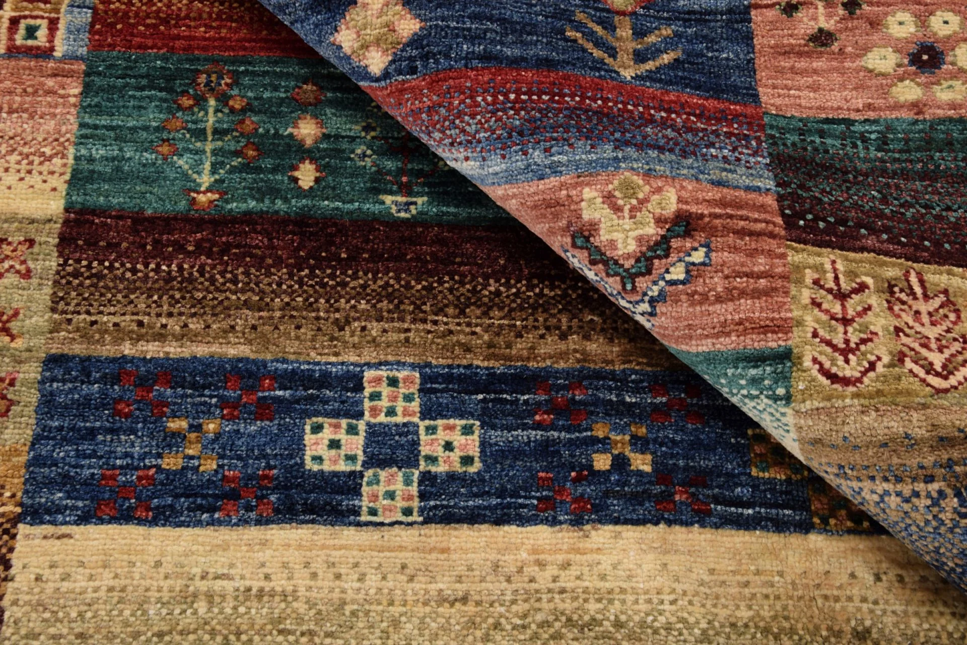Hand-Knotted Wool Samarkand Pakistani Rug, 125 × 167 cm