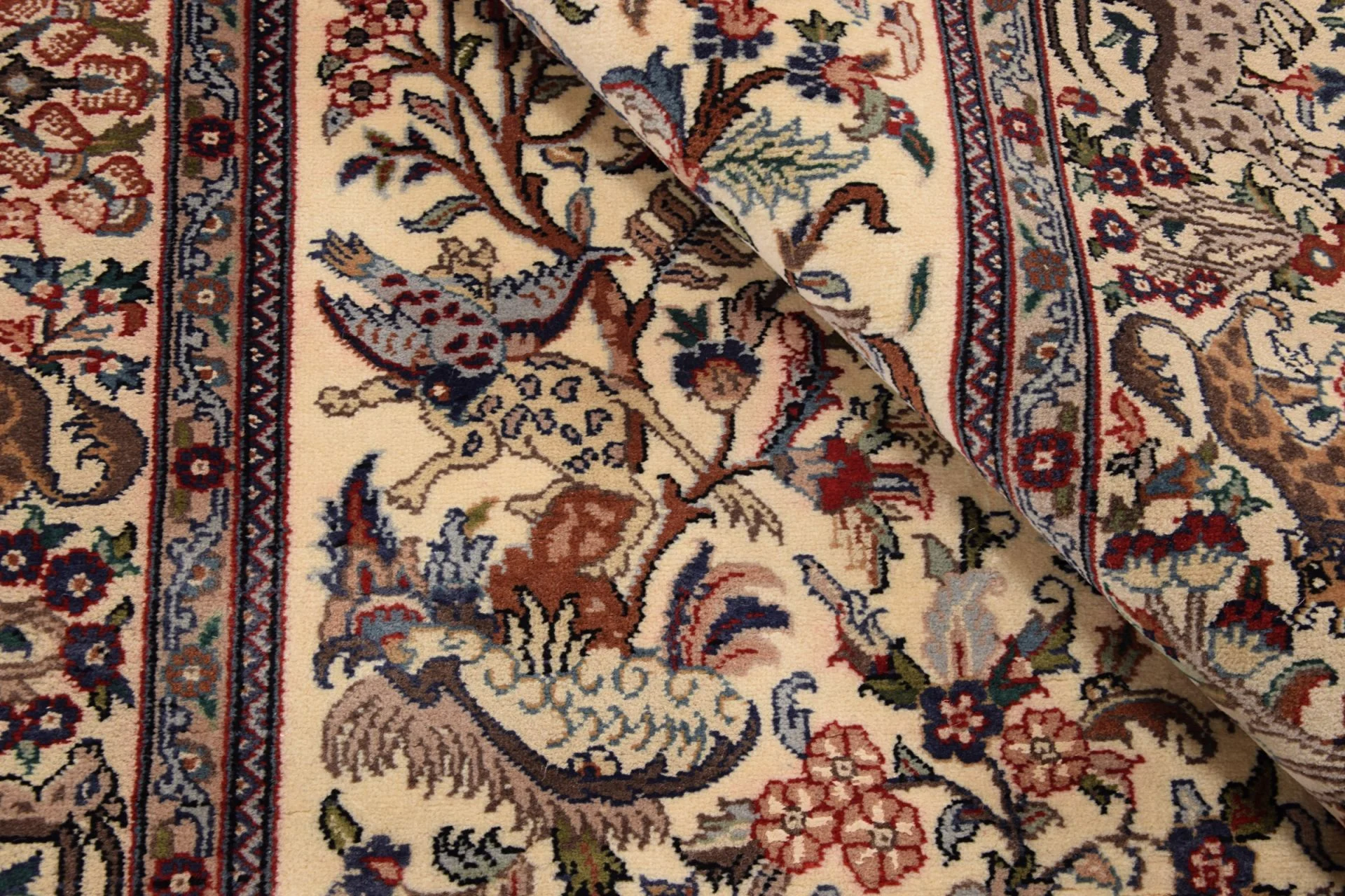 Isfahan Pakistani Rug 137 × 213 cm, Wool, hand-knotted