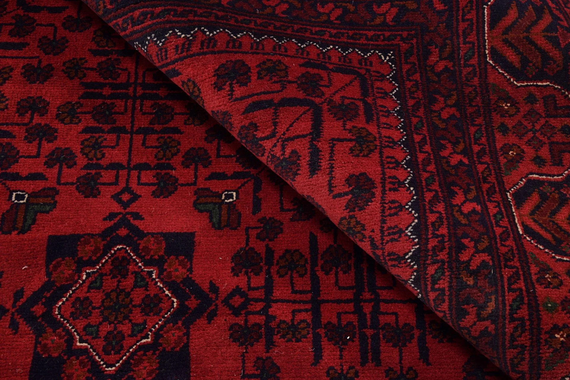 Hand-Knotted Wool Pakistani Rug, 151 × 193 cm