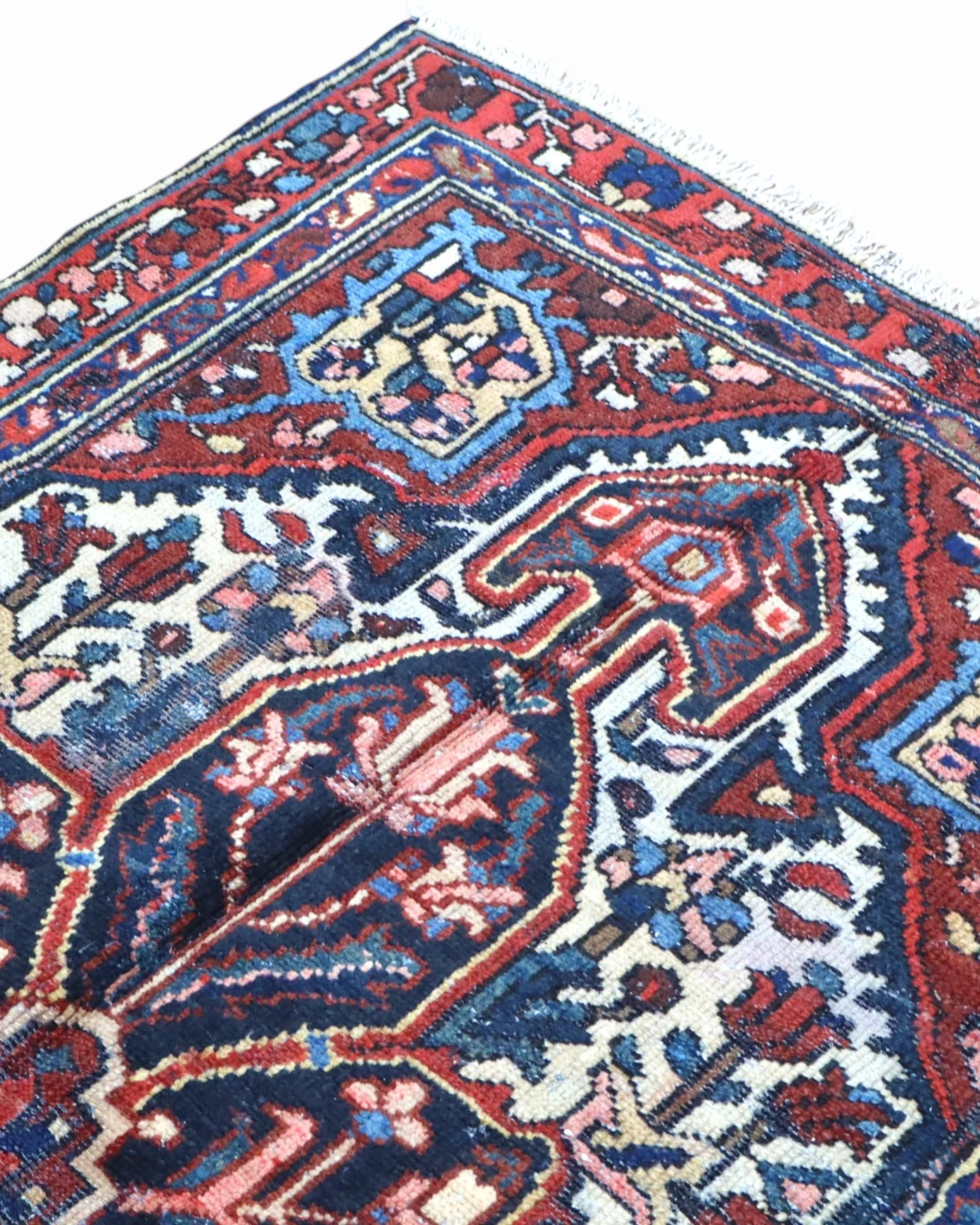 Hand-Knotted Wool Bakhtiari Persian Rug, 185 × 117 cm