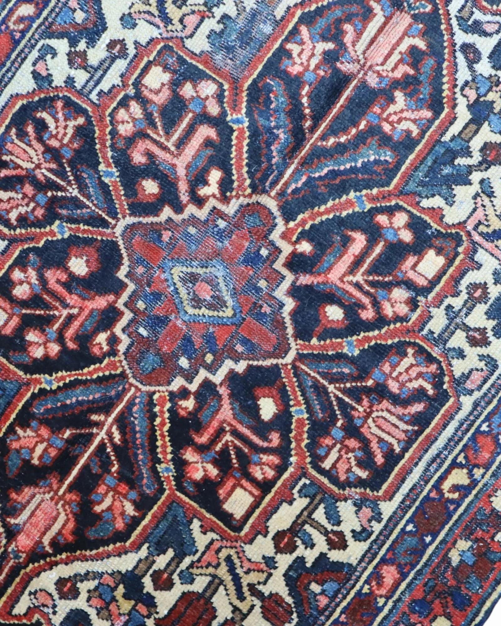 Hand-Knotted Wool Bakhtiari Persian Rug, 185 × 117 cm