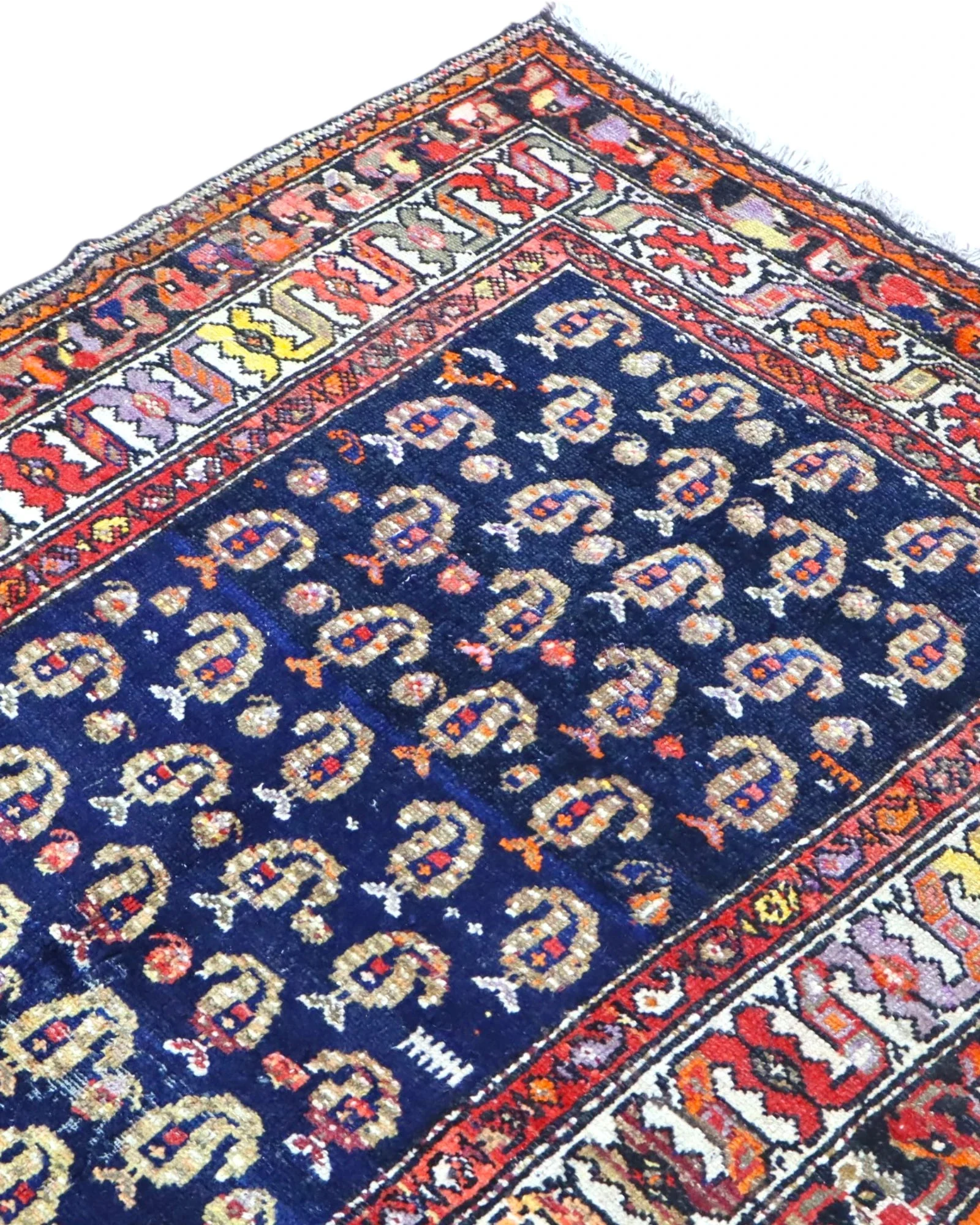 Bakhtiari Persian Rug 205 × 125 cm, Wool, hand-knotted