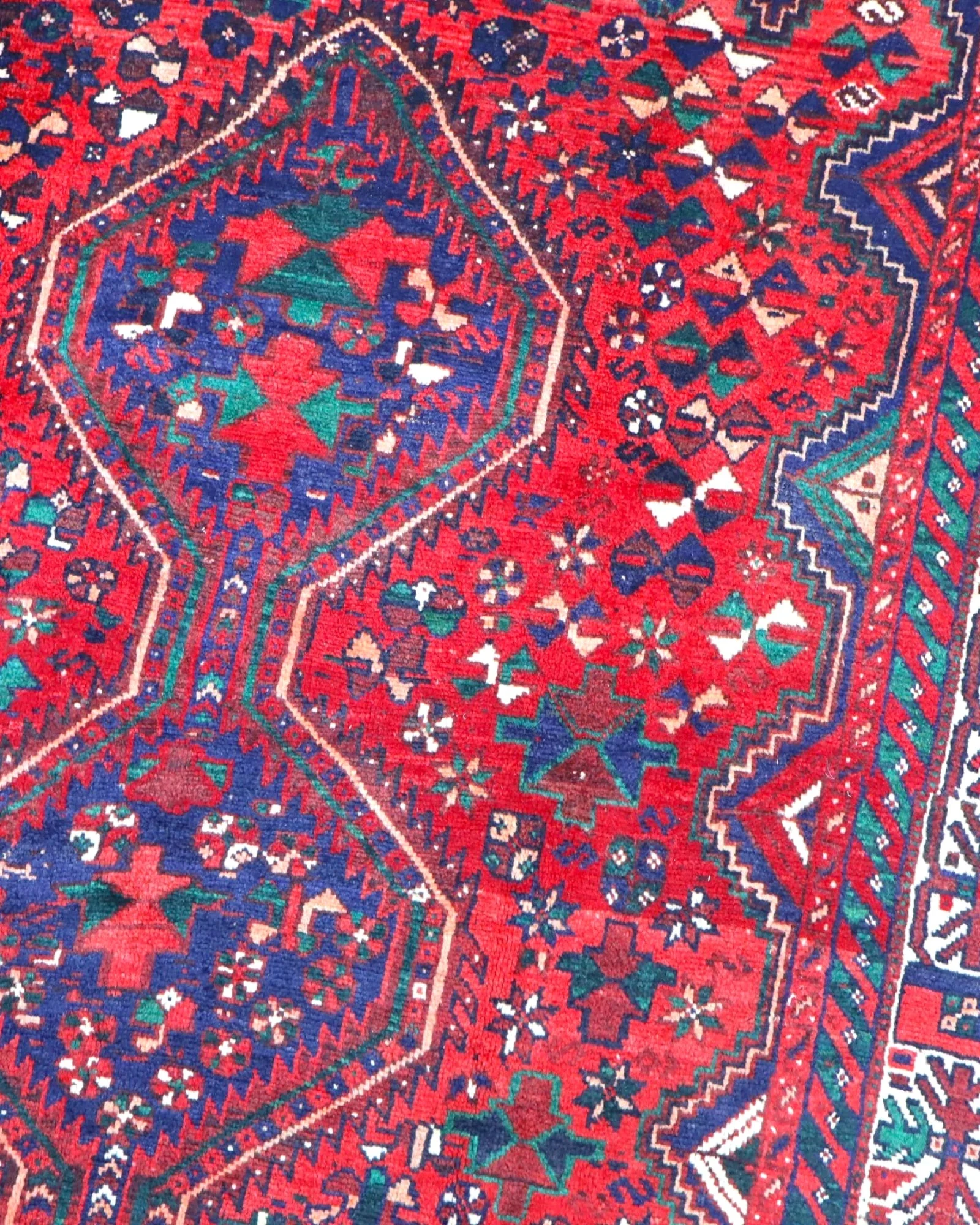 Shiraz Persian Rug — hand-knotted, 217 × 168 cm, Wool