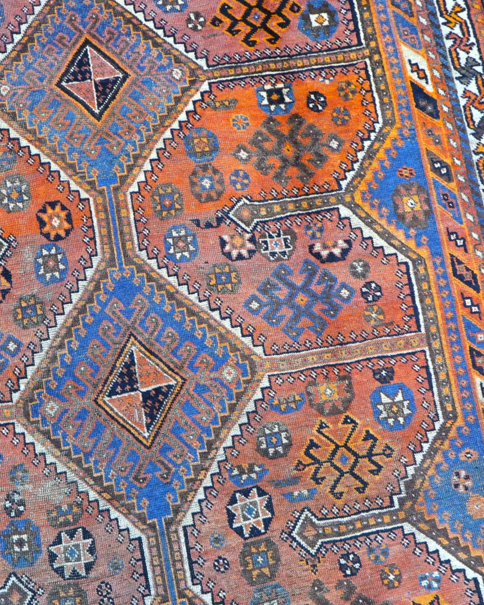 Persian Rug — hand-knotted, 237 × 160 cm, Wool