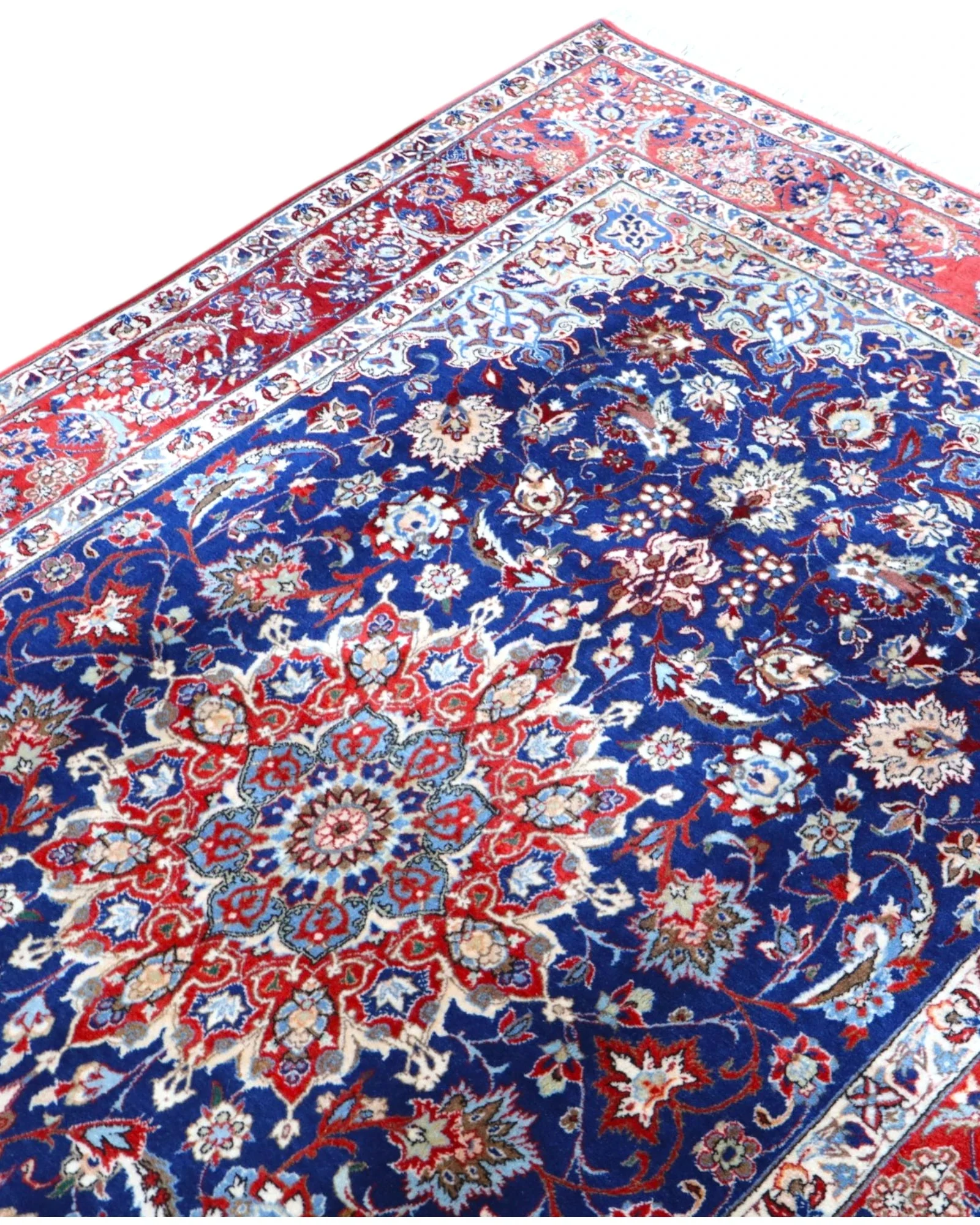 Isfahan Persian Rug — hand-knotted, 247 × 156 cm, Wool
