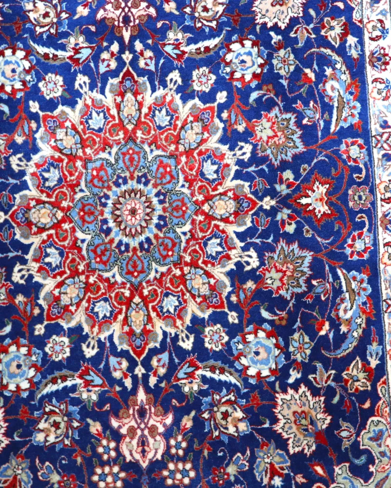 Isfahan Persian Rug — hand-knotted, 247 × 156 cm, Wool