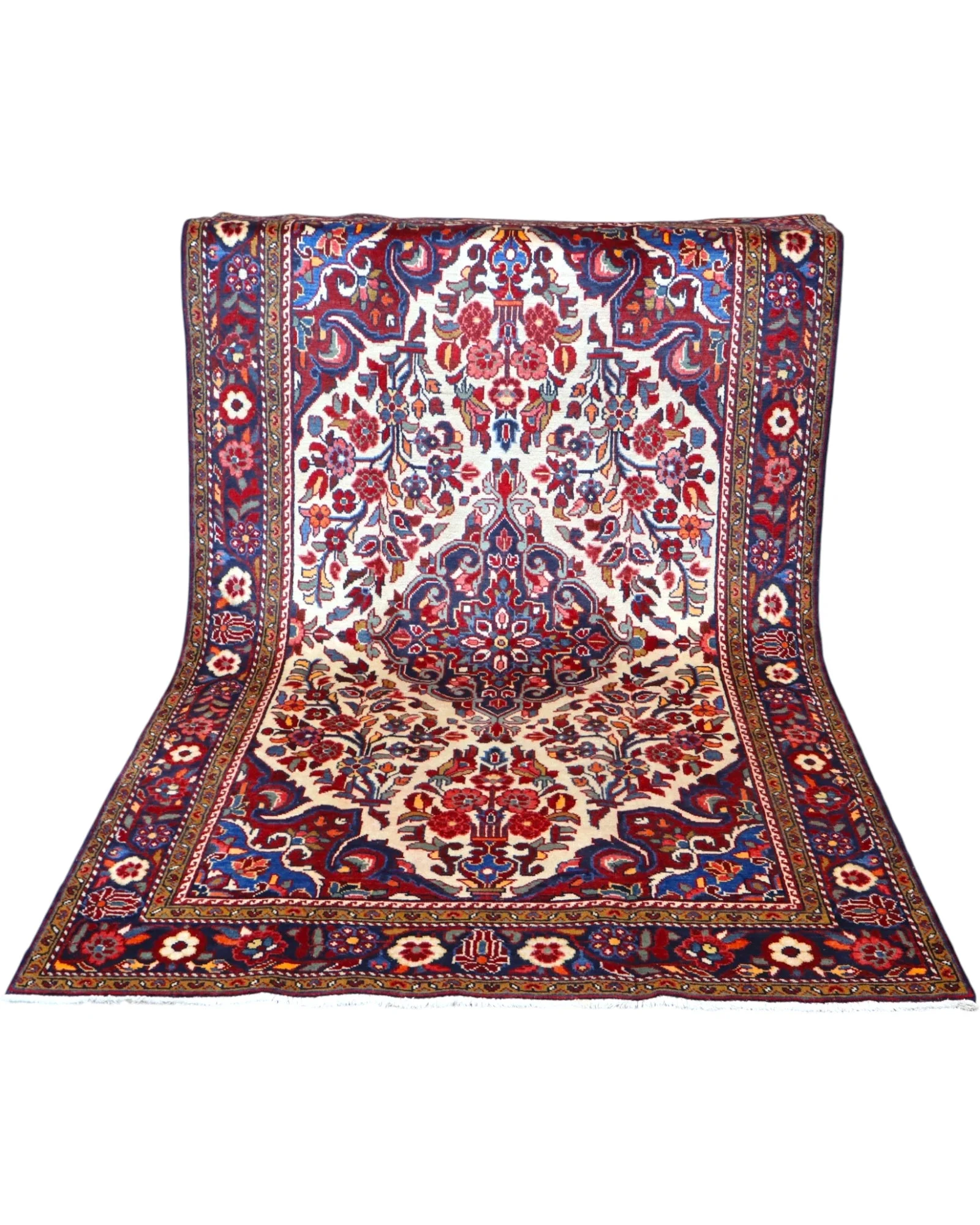 Bakhtiari Persian Rug 268 × 158 cm, Wool, hand-knotted