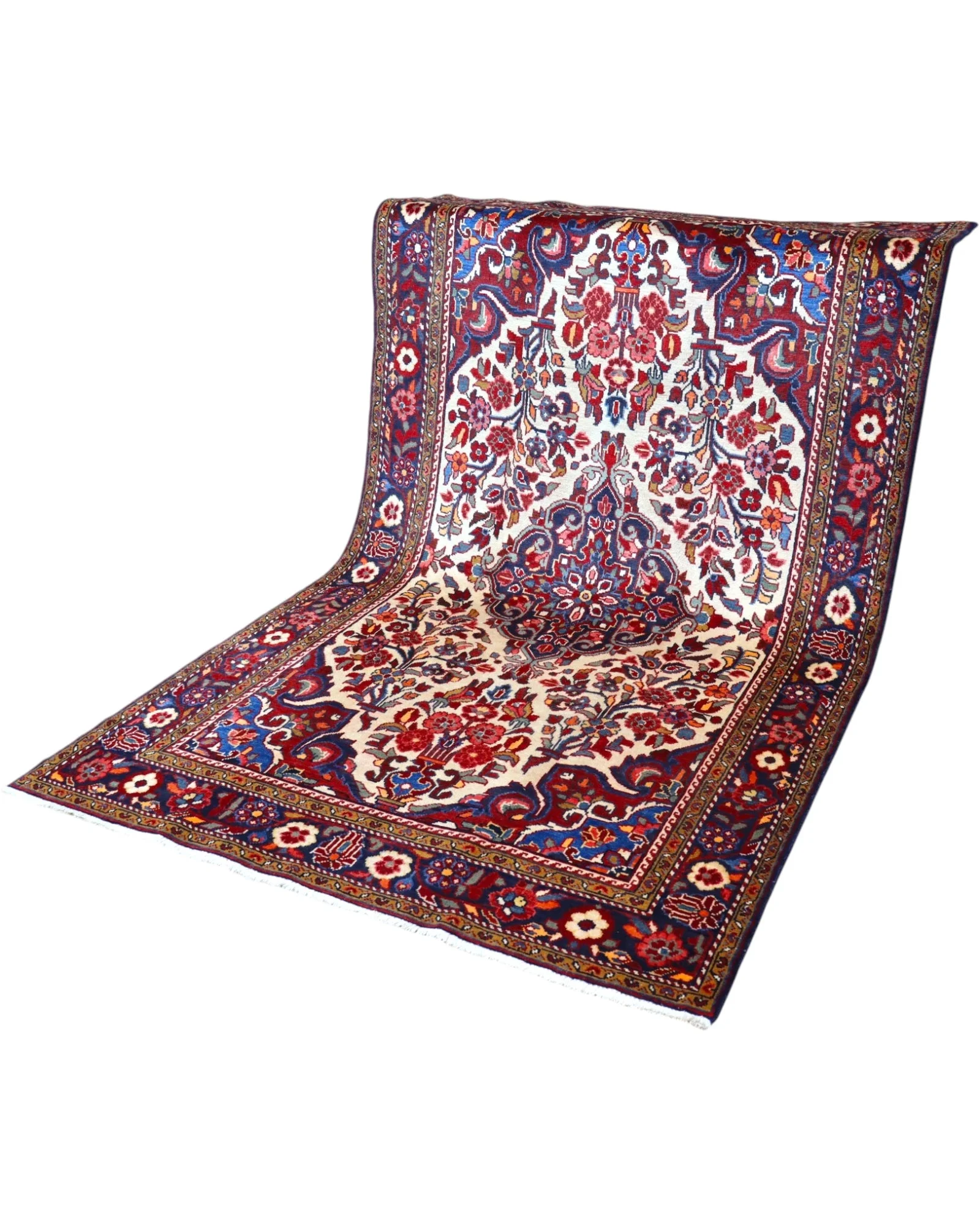 Bakhtiari Persian Rug 268 × 158 cm, Wool, hand-knotted
