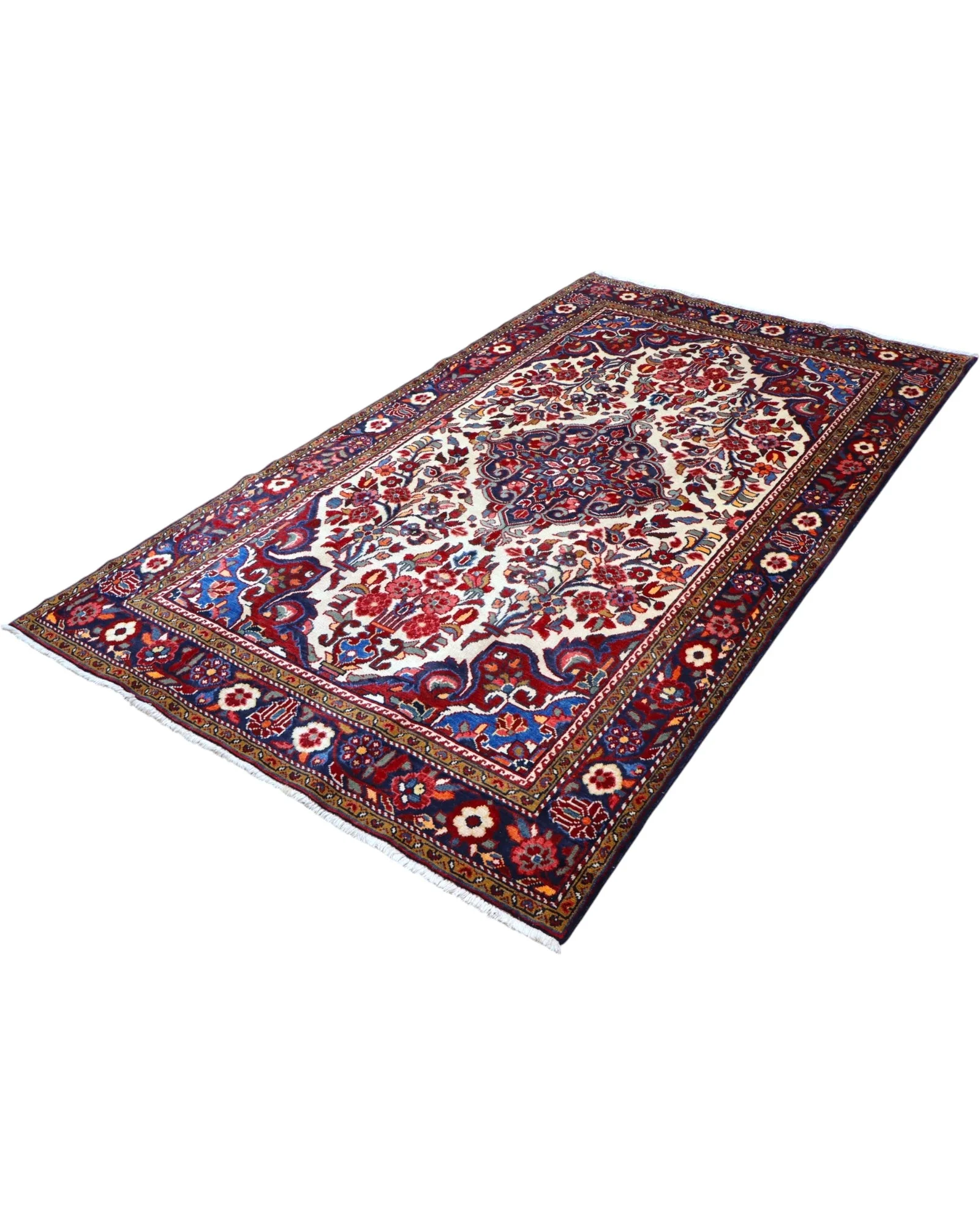 Bakhtiari Persian Rug 268 × 158 cm, Wool, hand-knotted