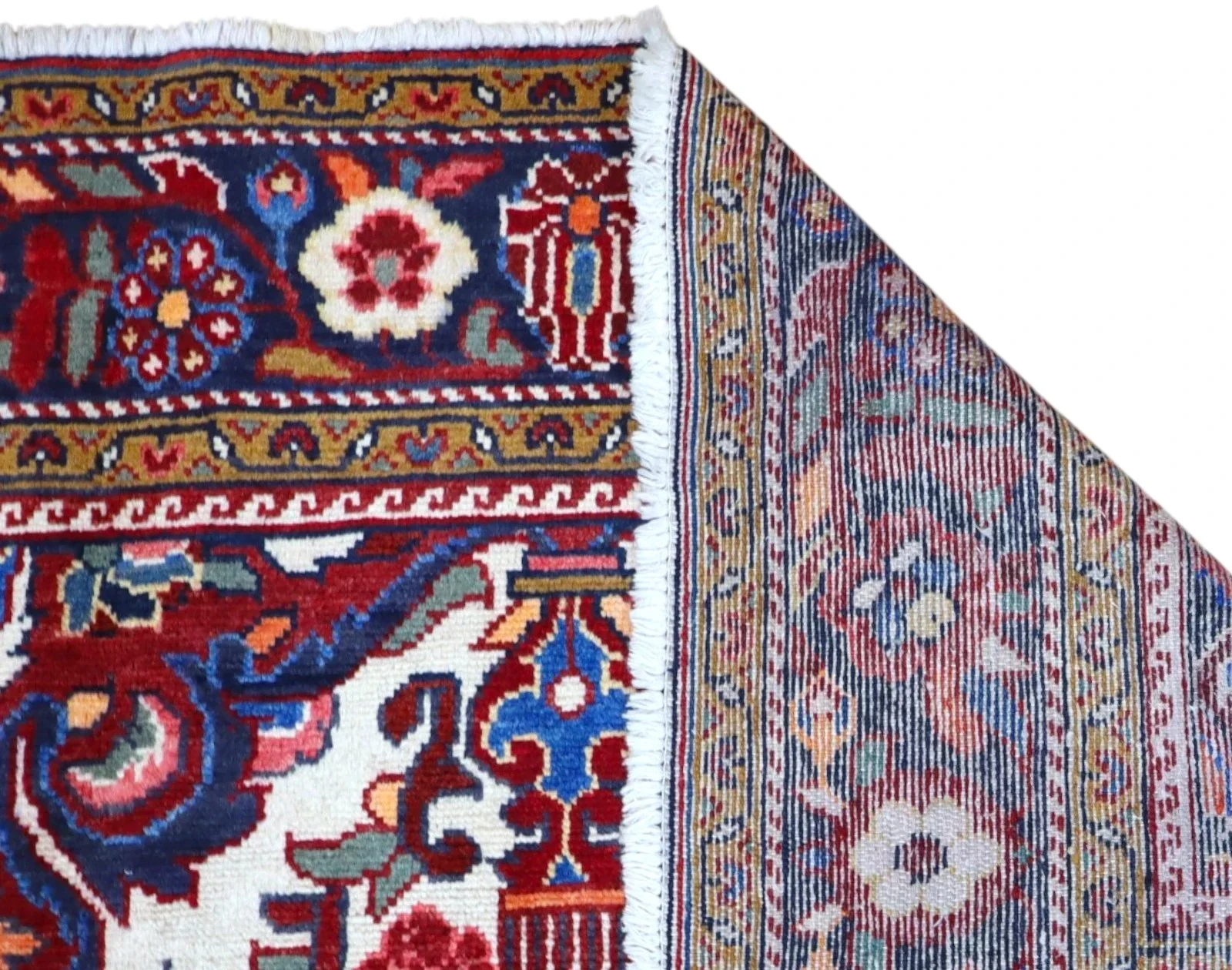Bakhtiari Persian Rug 268 × 158 cm, Wool, hand-knotted