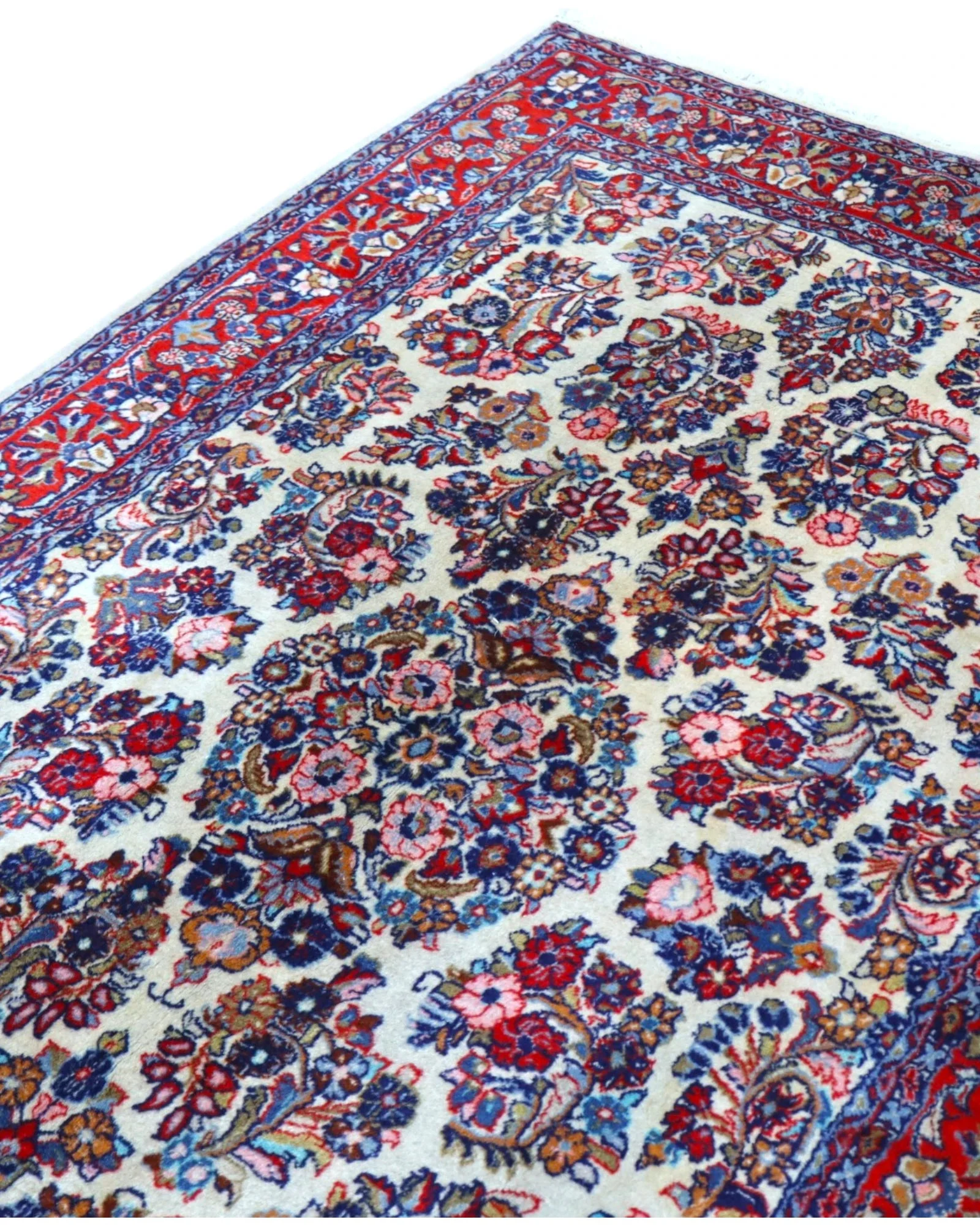 Hand-Knotted Wool Sarouk Persian Rug, 215 × 138 cm