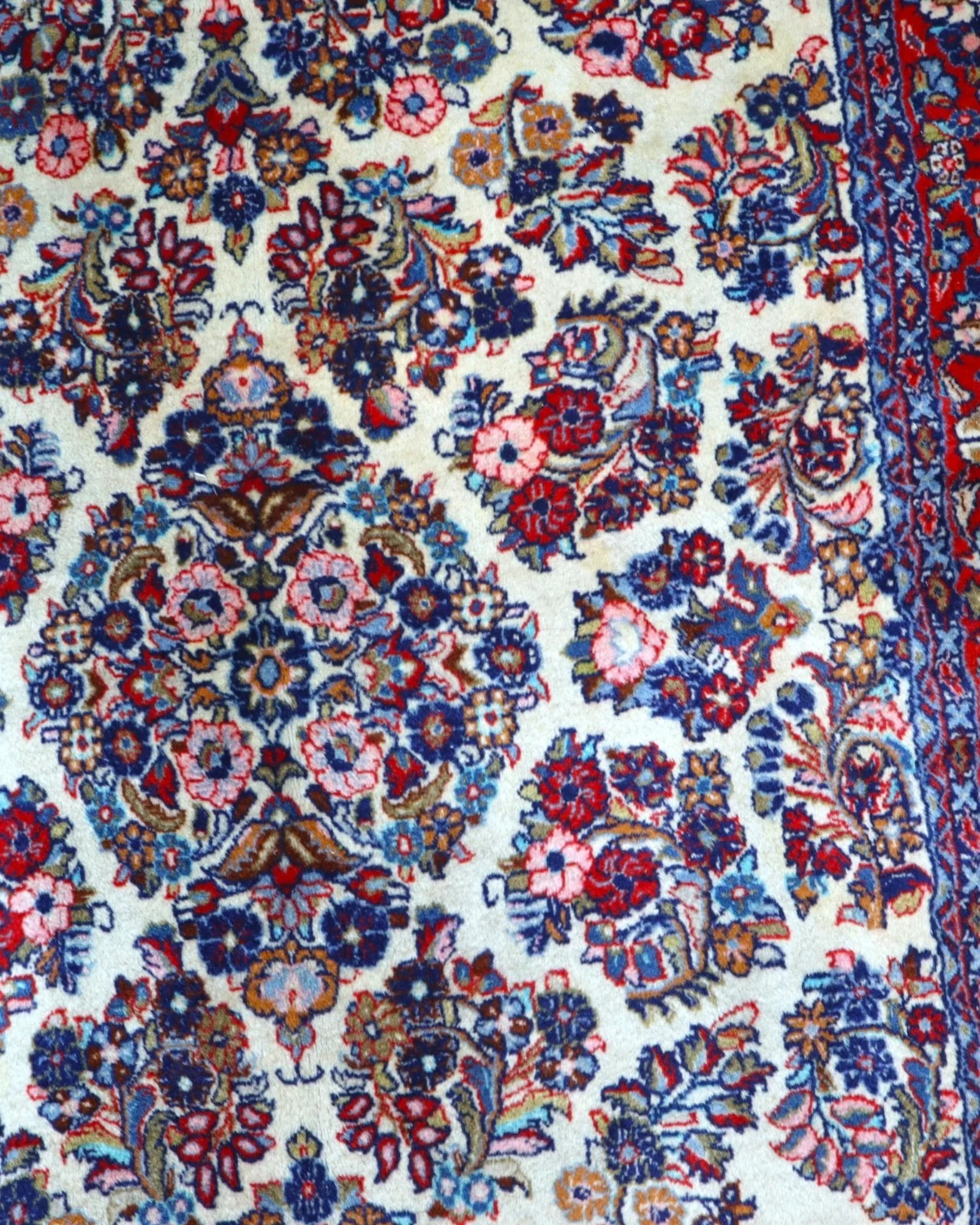 Hand-Knotted Wool Sarouk Persian Rug, 215 × 138 cm