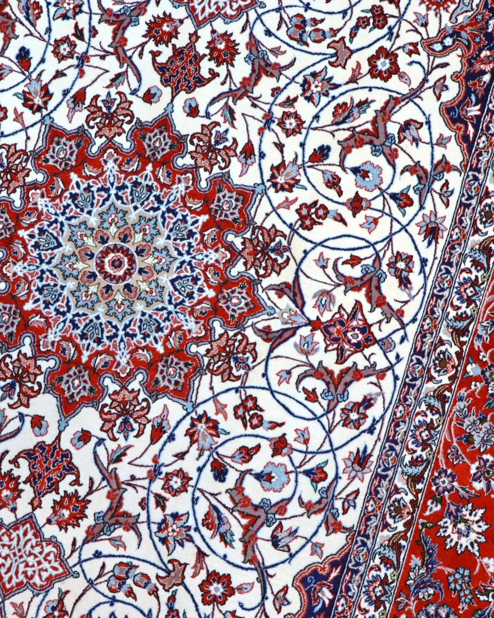 Isfahan Persian Rug 238 × 154 cm, Wool & Silk, hand-knotted