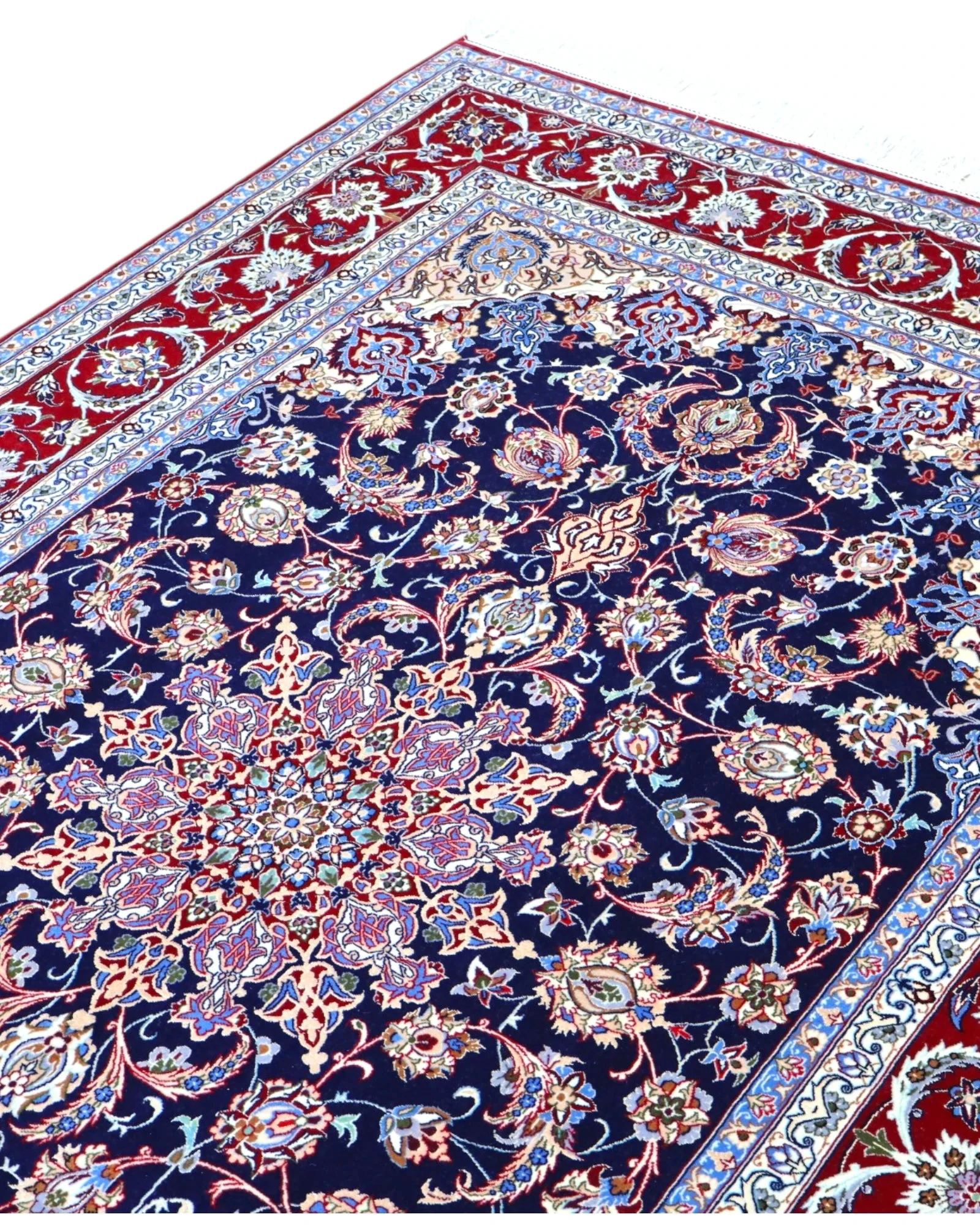 Isfahan Persian Rug 230 × 158 cm, Wool & Silk, hand-knotted