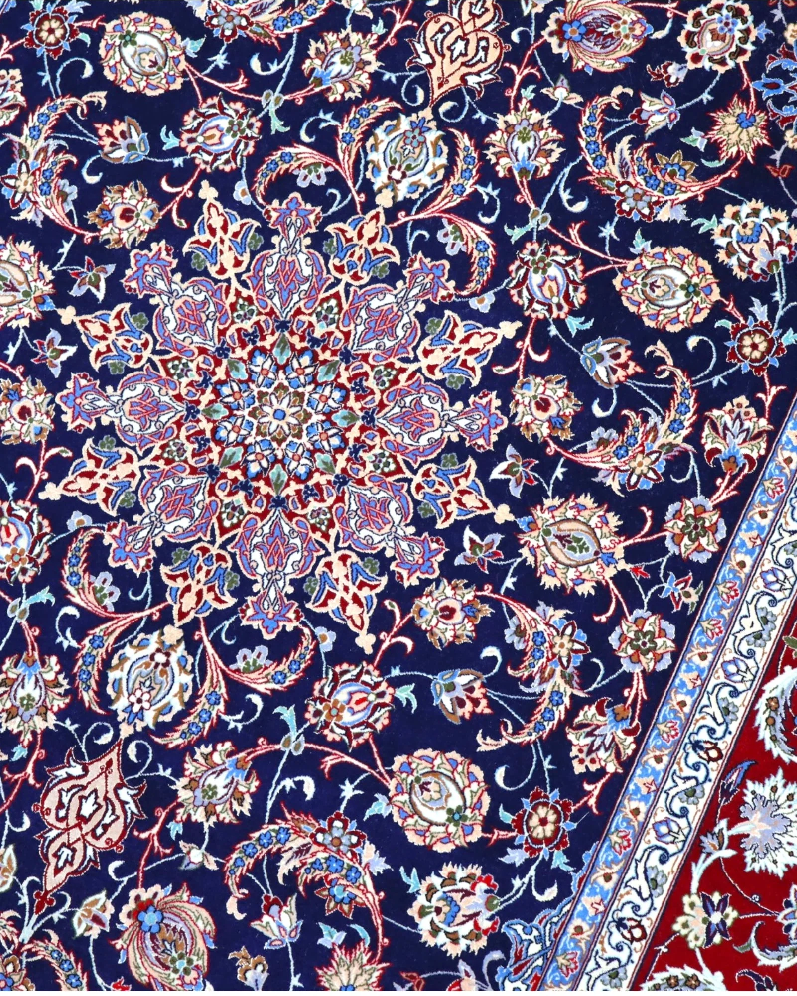 Isfahan Persian Rug 230 × 158 cm, Wool & Silk, hand-knotted