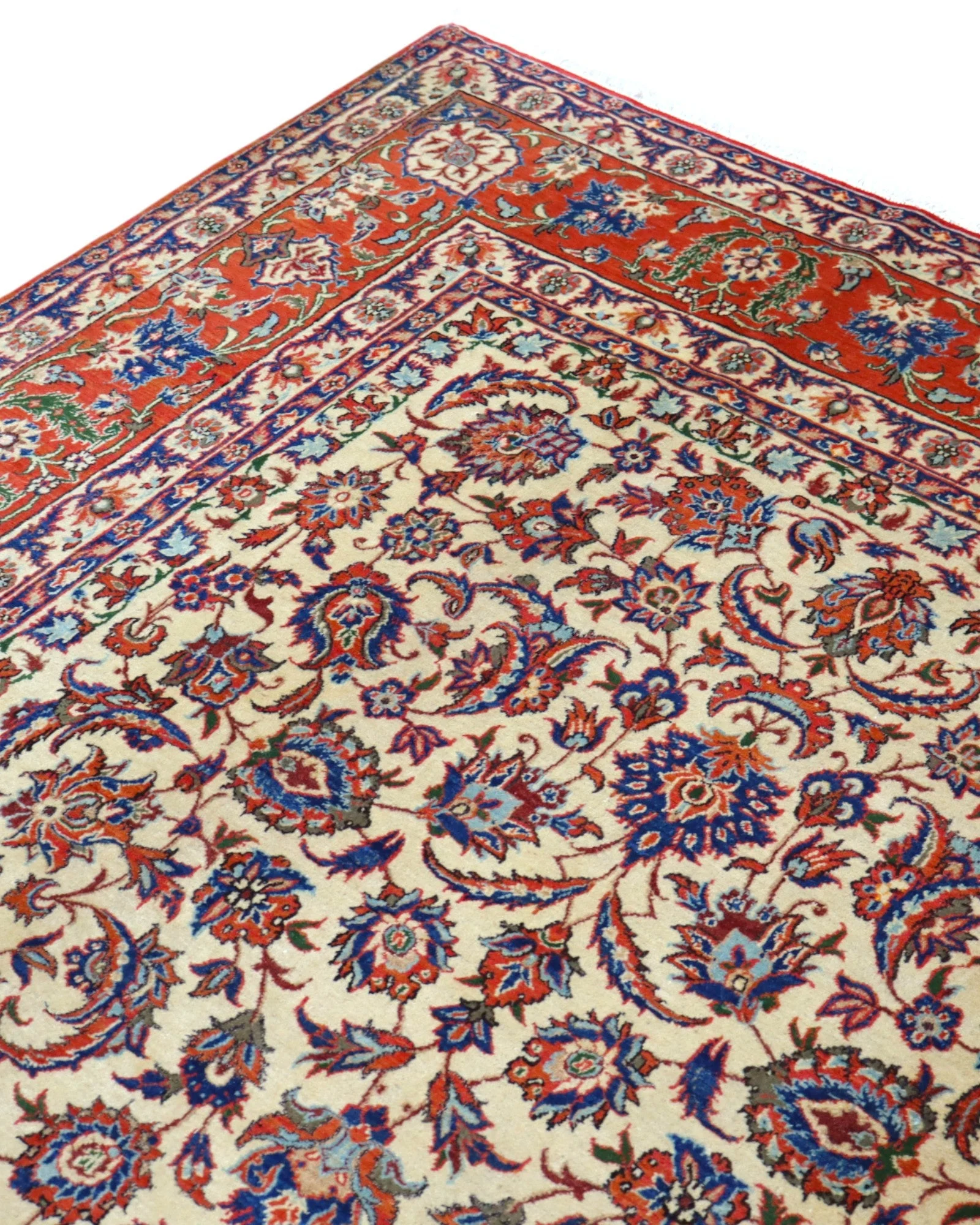 Isfahan Persian Rug 322 × 216 cm, Wool, hand-knotted