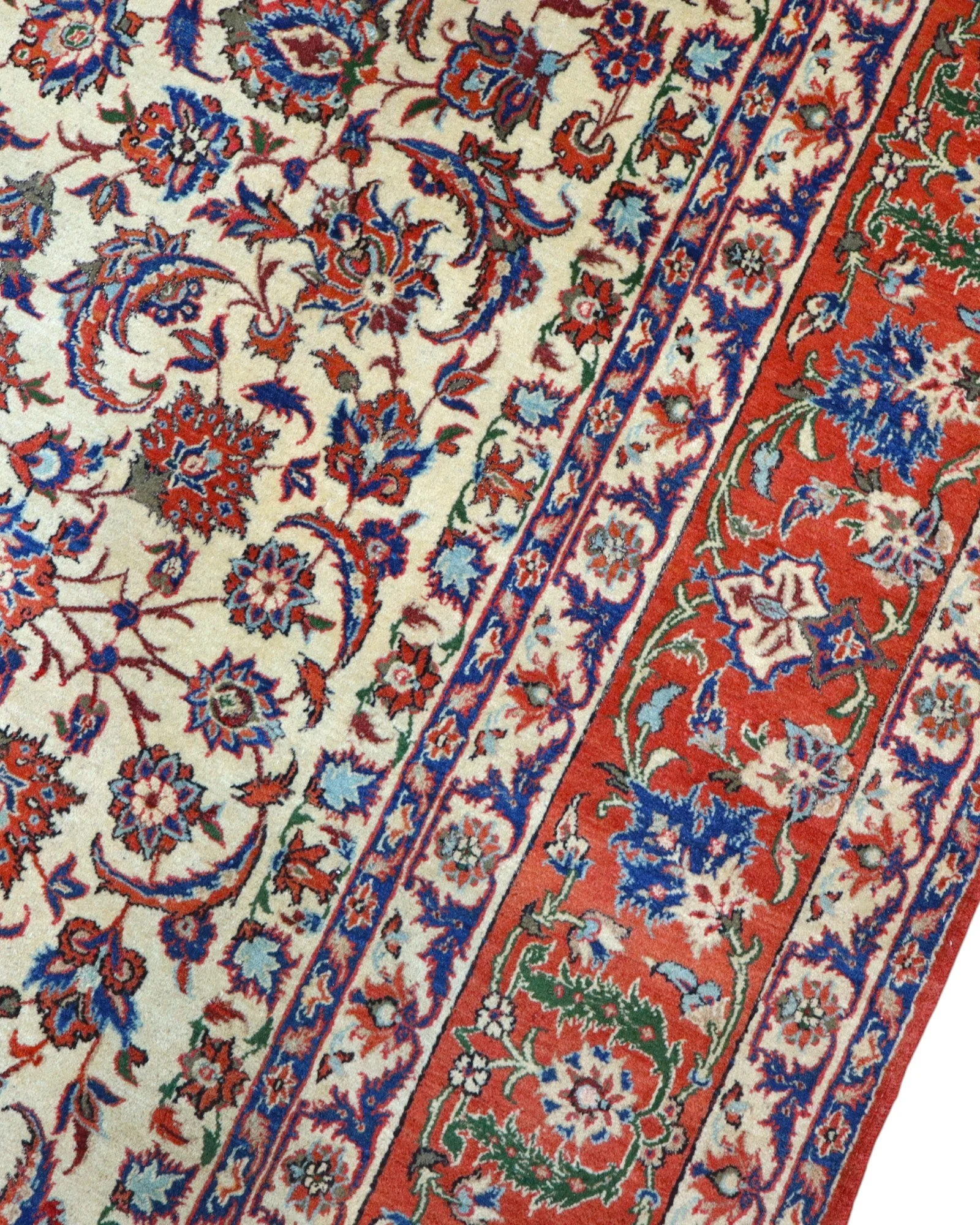 Isfahan Persian Rug 322 × 216 cm, Wool, hand-knotted