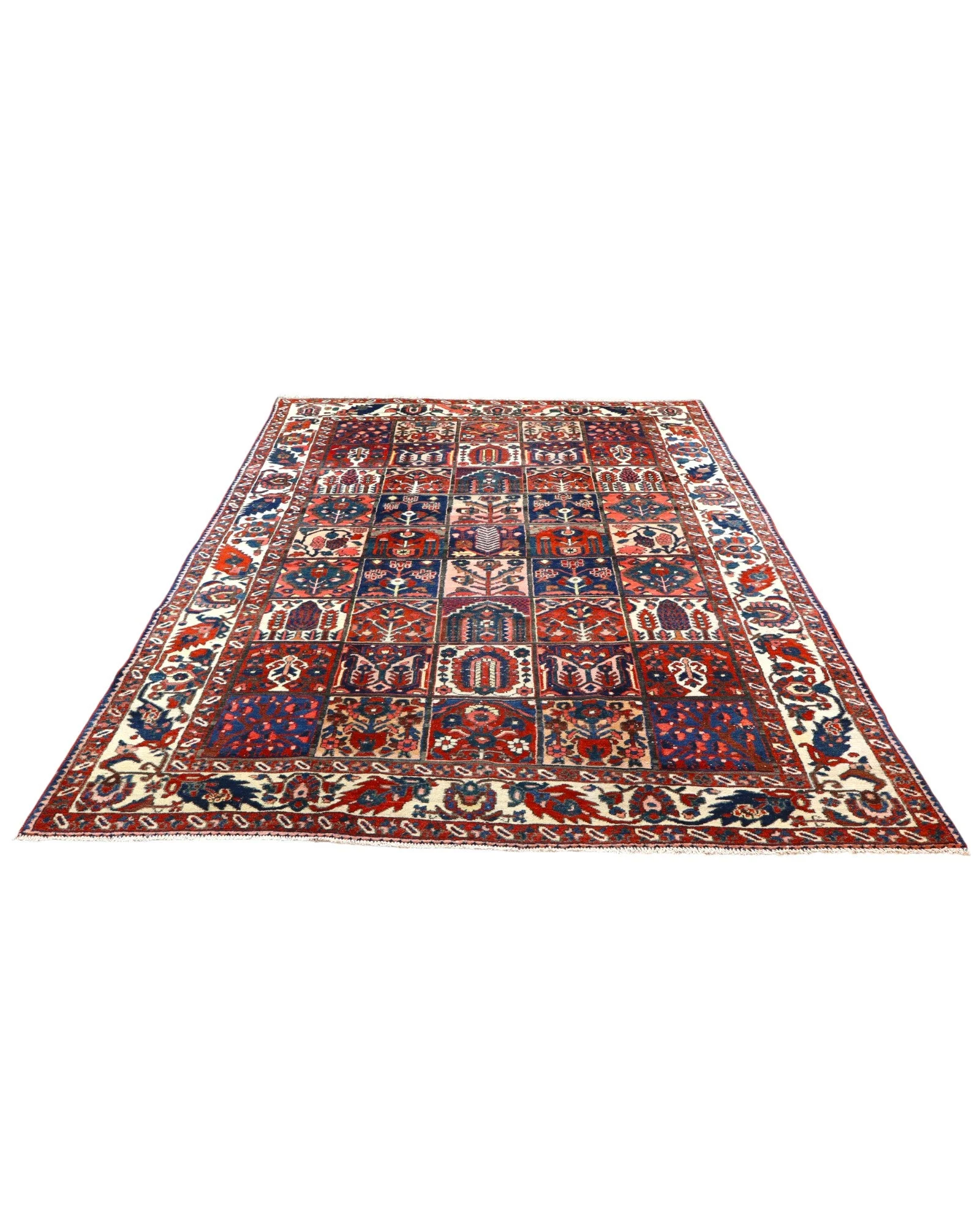 Bakhtiari Persian Rug 305 × 209 cm, Wool, hand-knotted