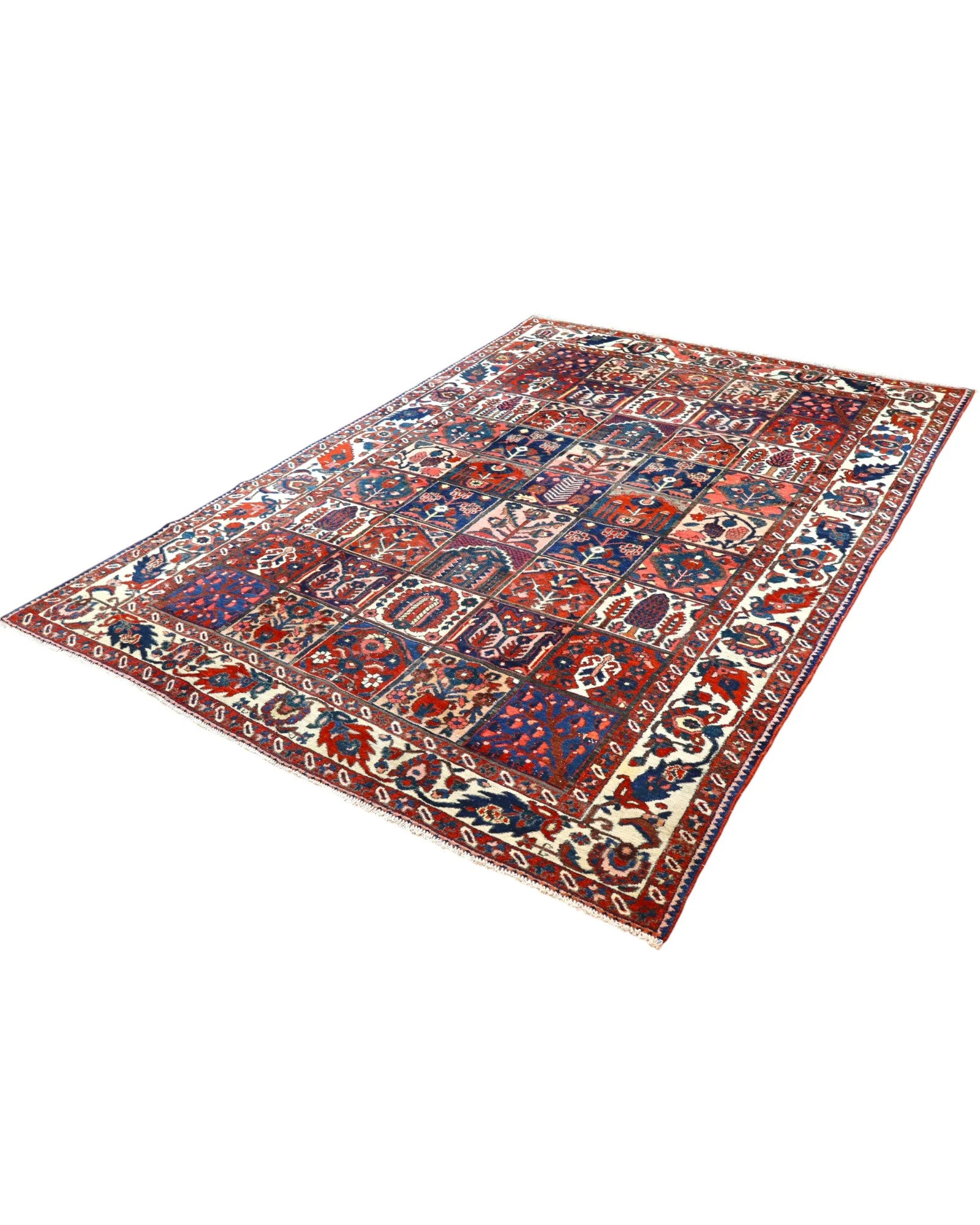Bakhtiari Persian Rug 305 × 209 cm, Wool, hand-knotted