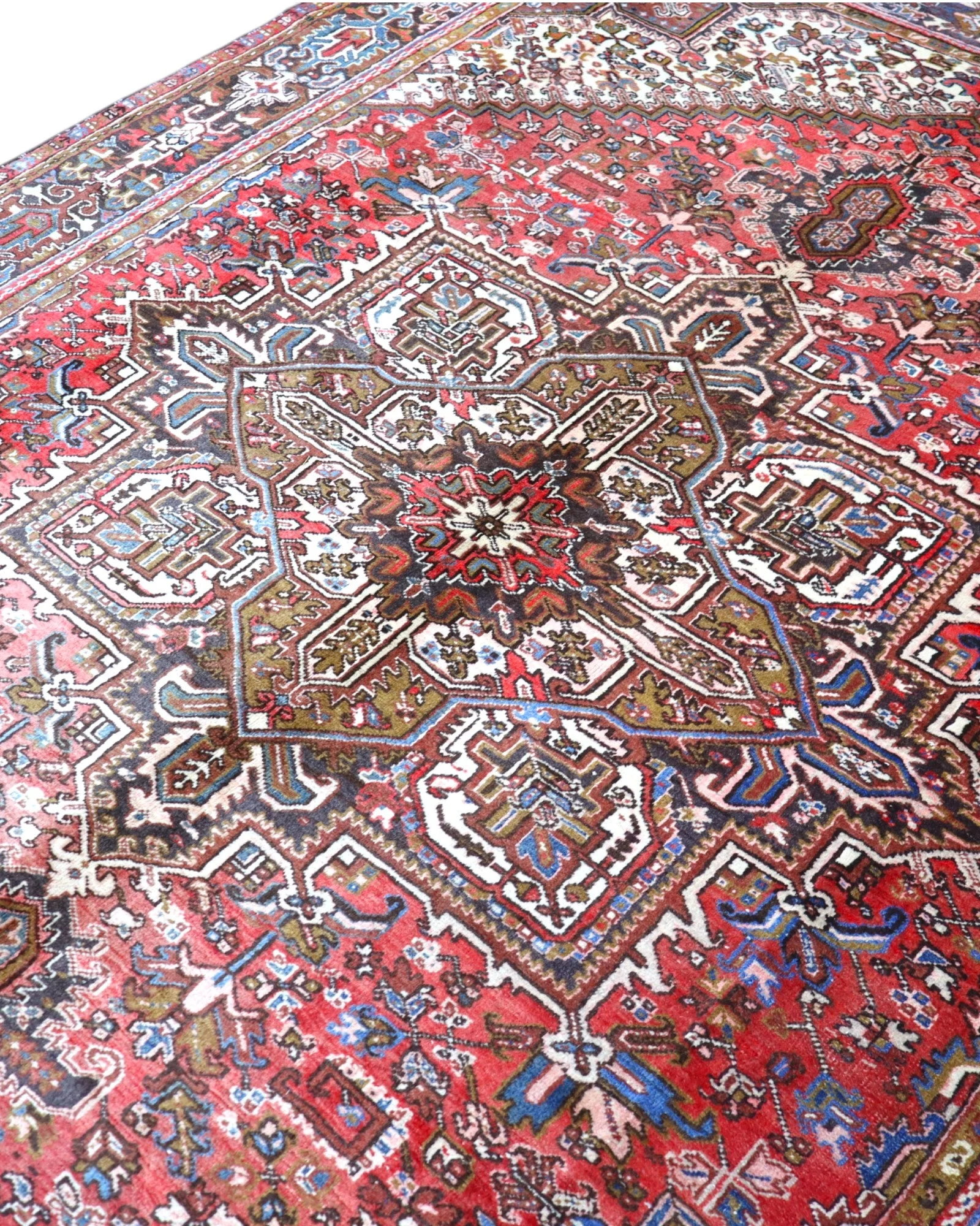 Heriz Persian Rug 347 × 255 cm, Wool, hand-knotted