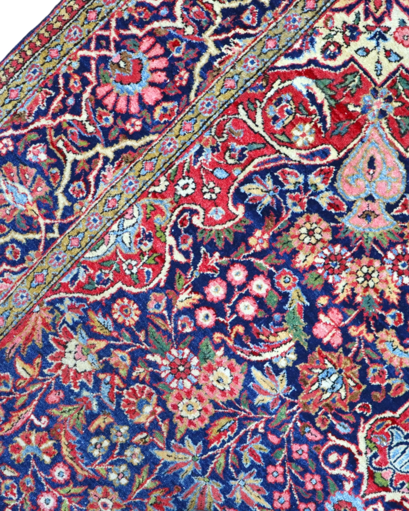 Hand-Knotted Wool Kashan Persian Rug, 212 × 133 cm
