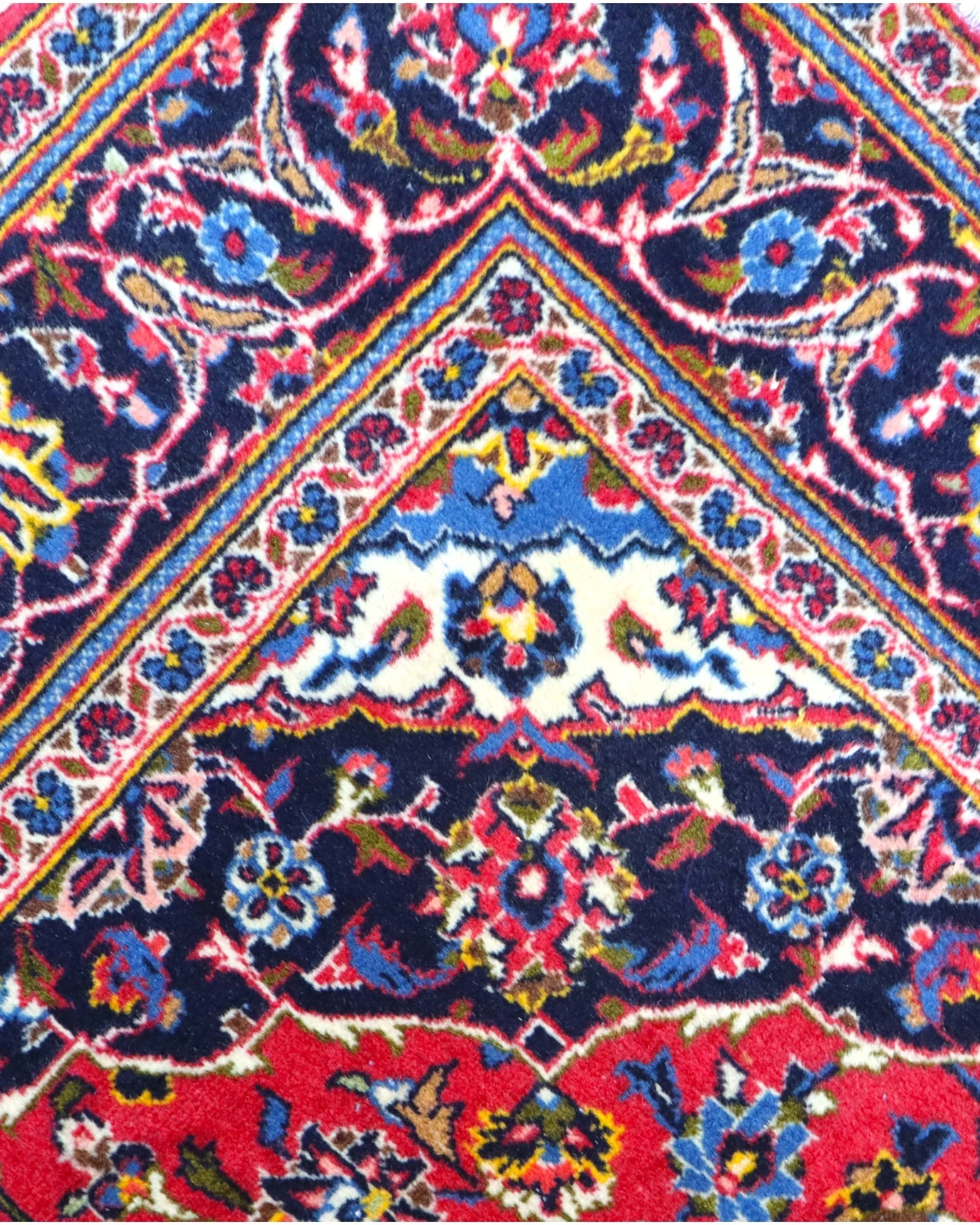 perserteppich-kashan-230-x-143-cm-schurwolle-handgeknupft-floral-30 Hand-Knotted Wool Kashan Persian Rug, 230 × 143 cm