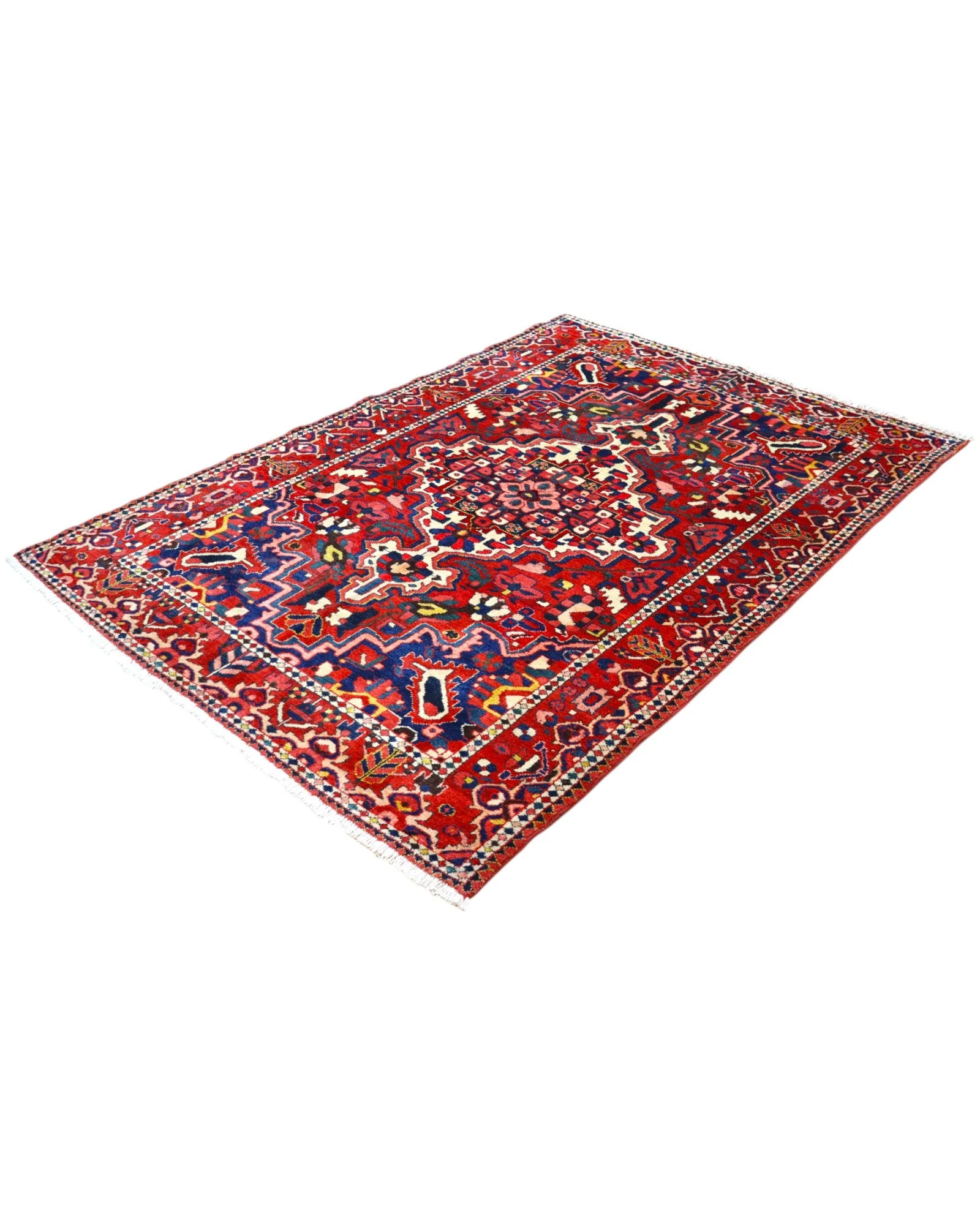 Bakhtiari Persian Rug 217 × 155 cm, Wool, hand-knotted