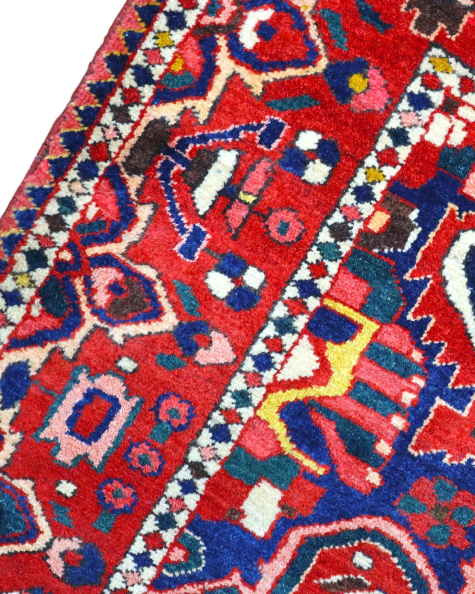 Bakhtiari Persian Rug 217 × 155 cm, Wool, hand-knotted
